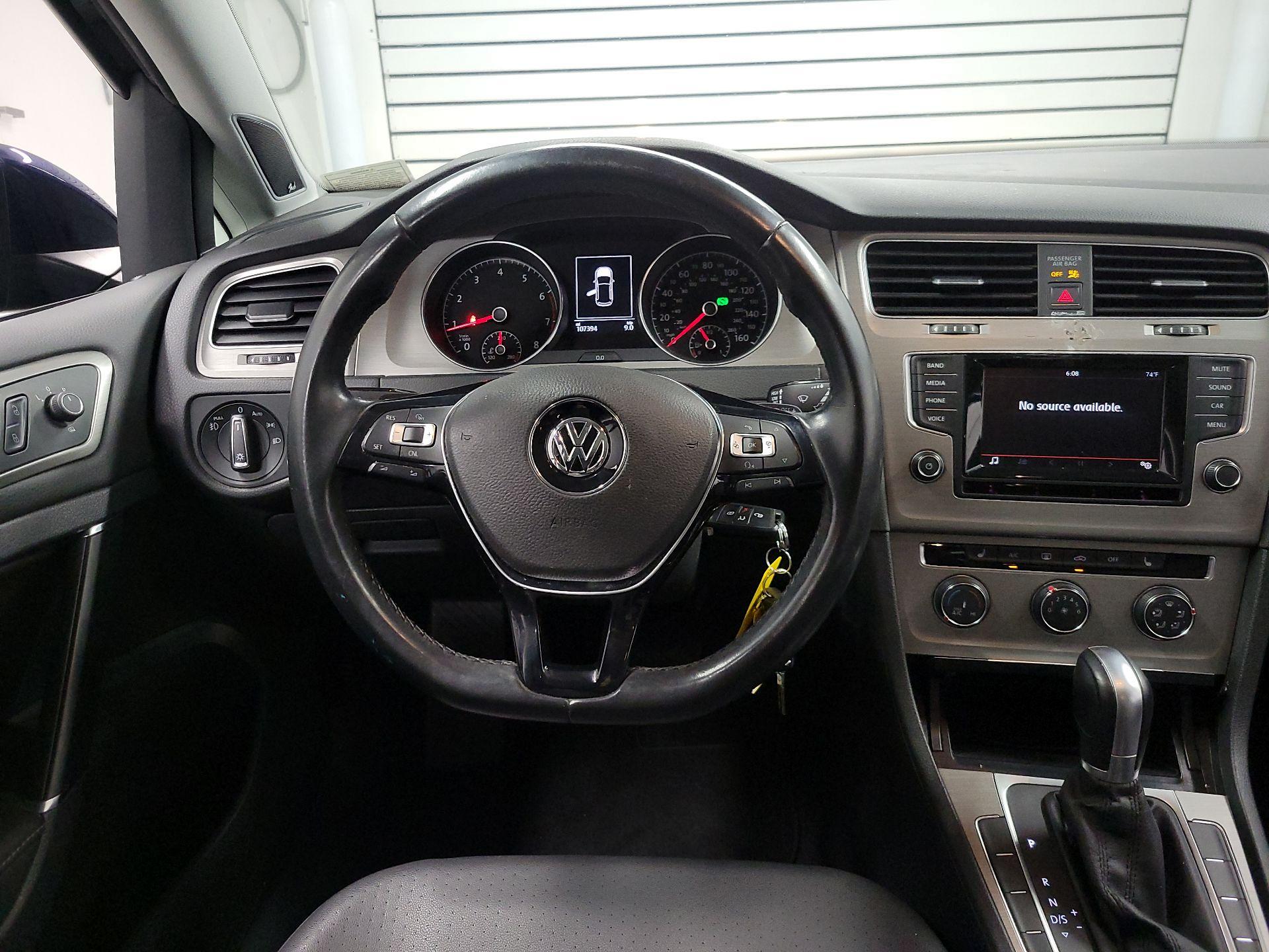 Thumbnail: 2015 Volkswagen Golf - 10