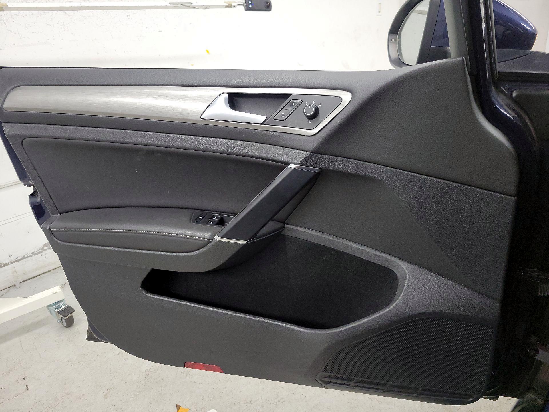 Thumbnail: 2015 Volkswagen Golf - 12