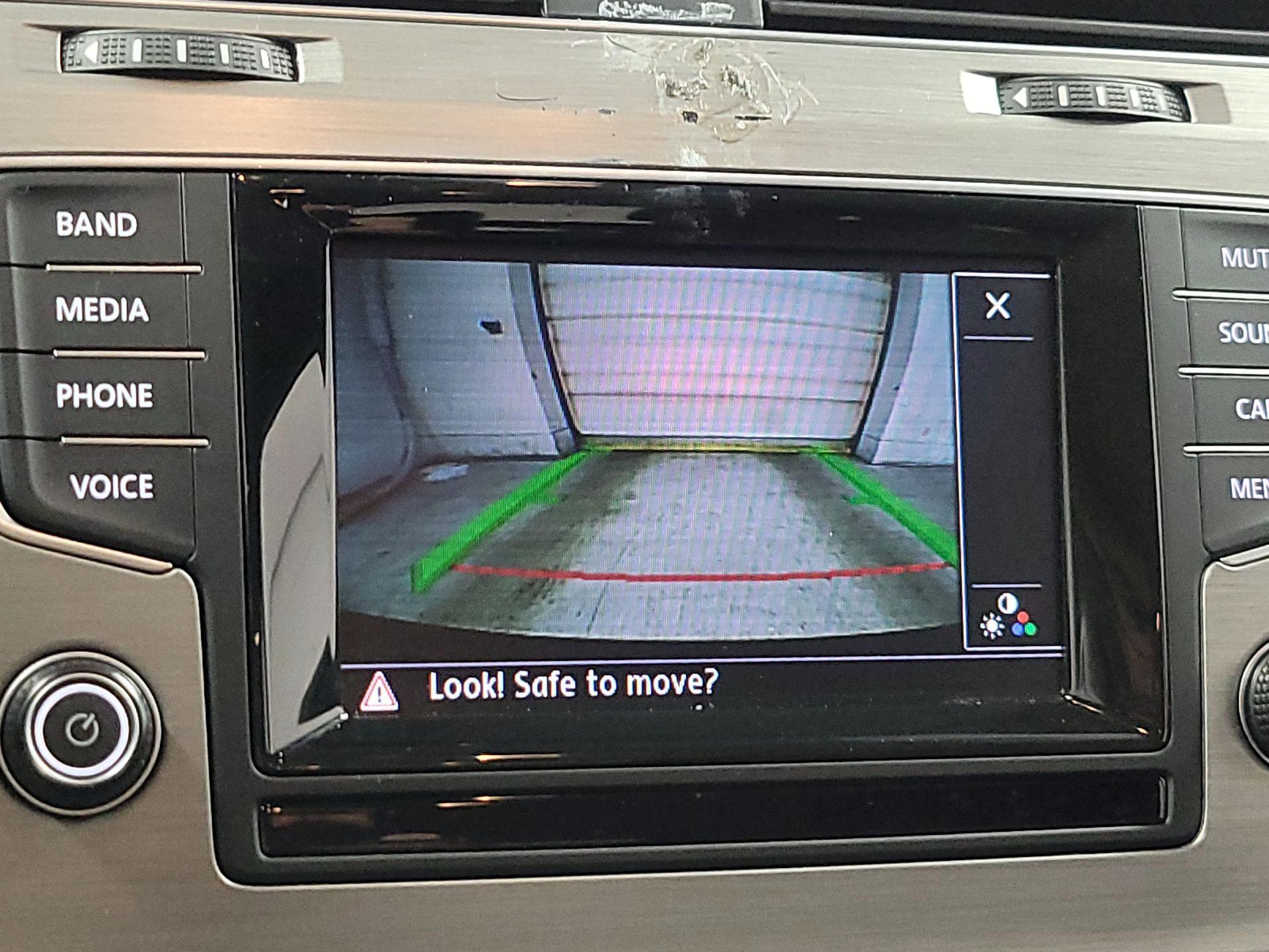 Thumbnail: 2015 Volkswagen Golf - 13