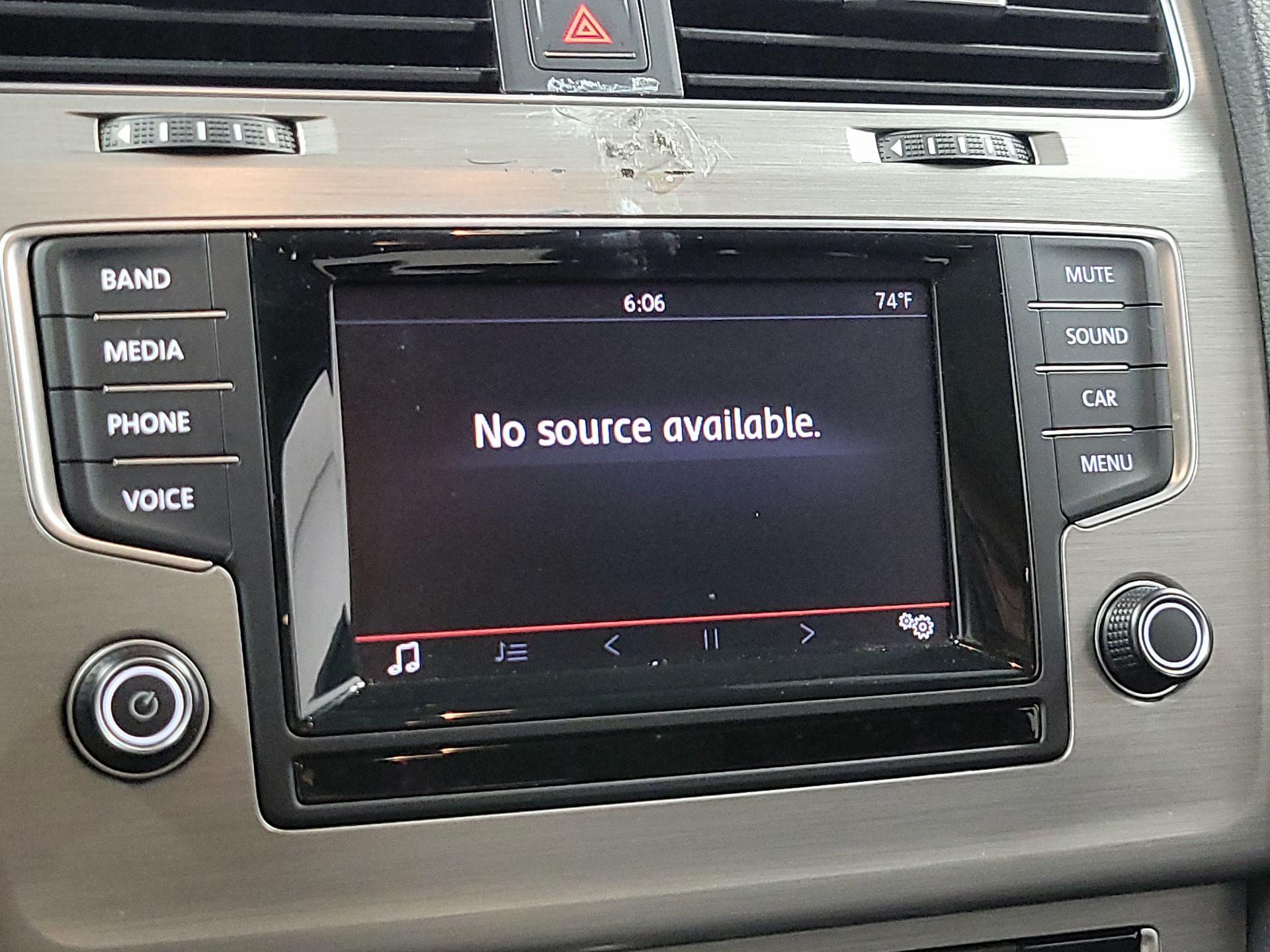 Thumbnail: 2015 Volkswagen Golf - 14