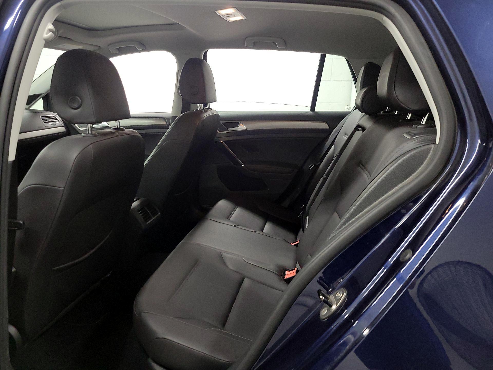 Thumbnail: 2015 Volkswagen Golf - 17