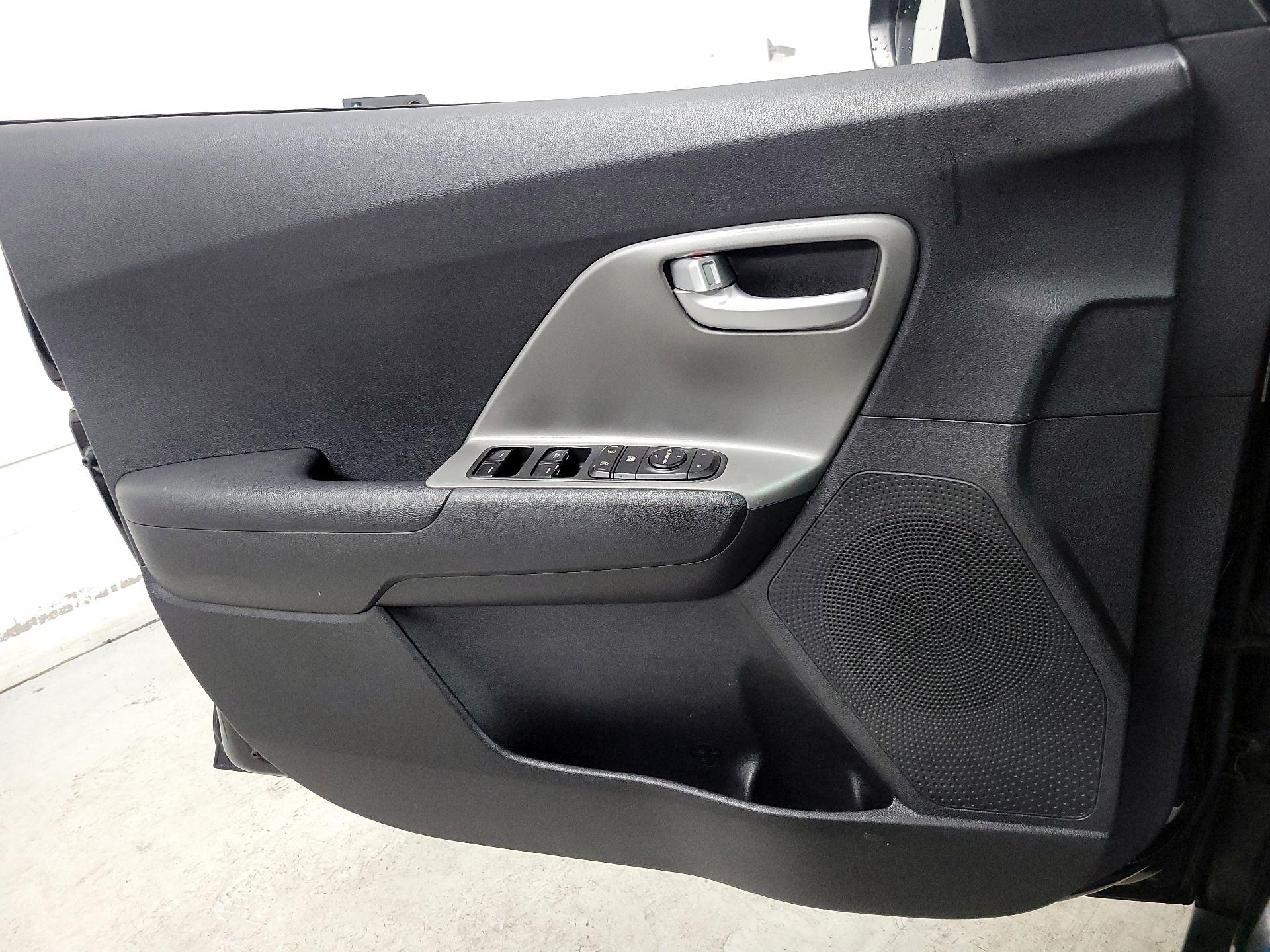 Thumbnail: 2019 Kia Niro - 12