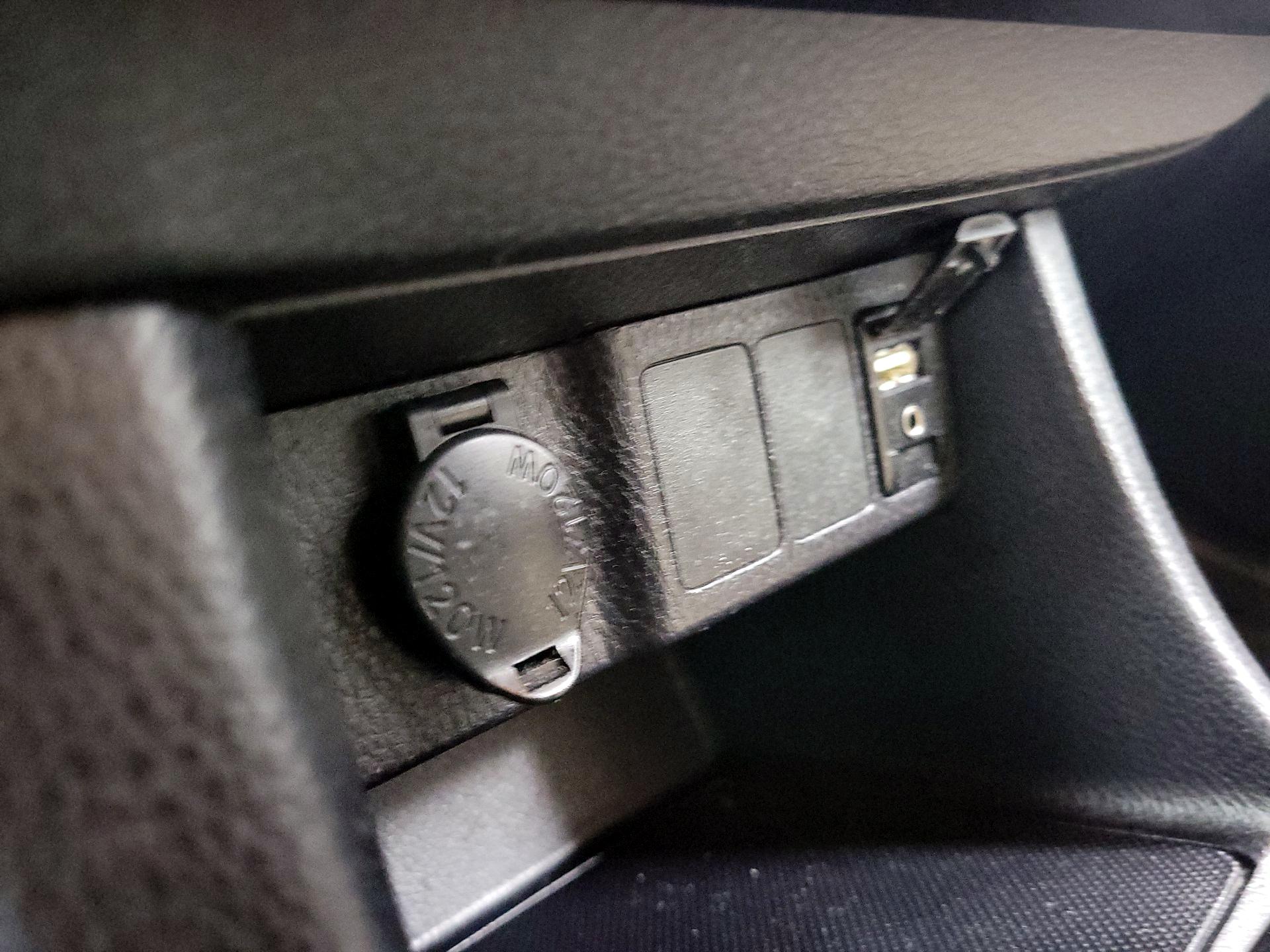 Thumbnail: 2016 Toyota Corolla - 18