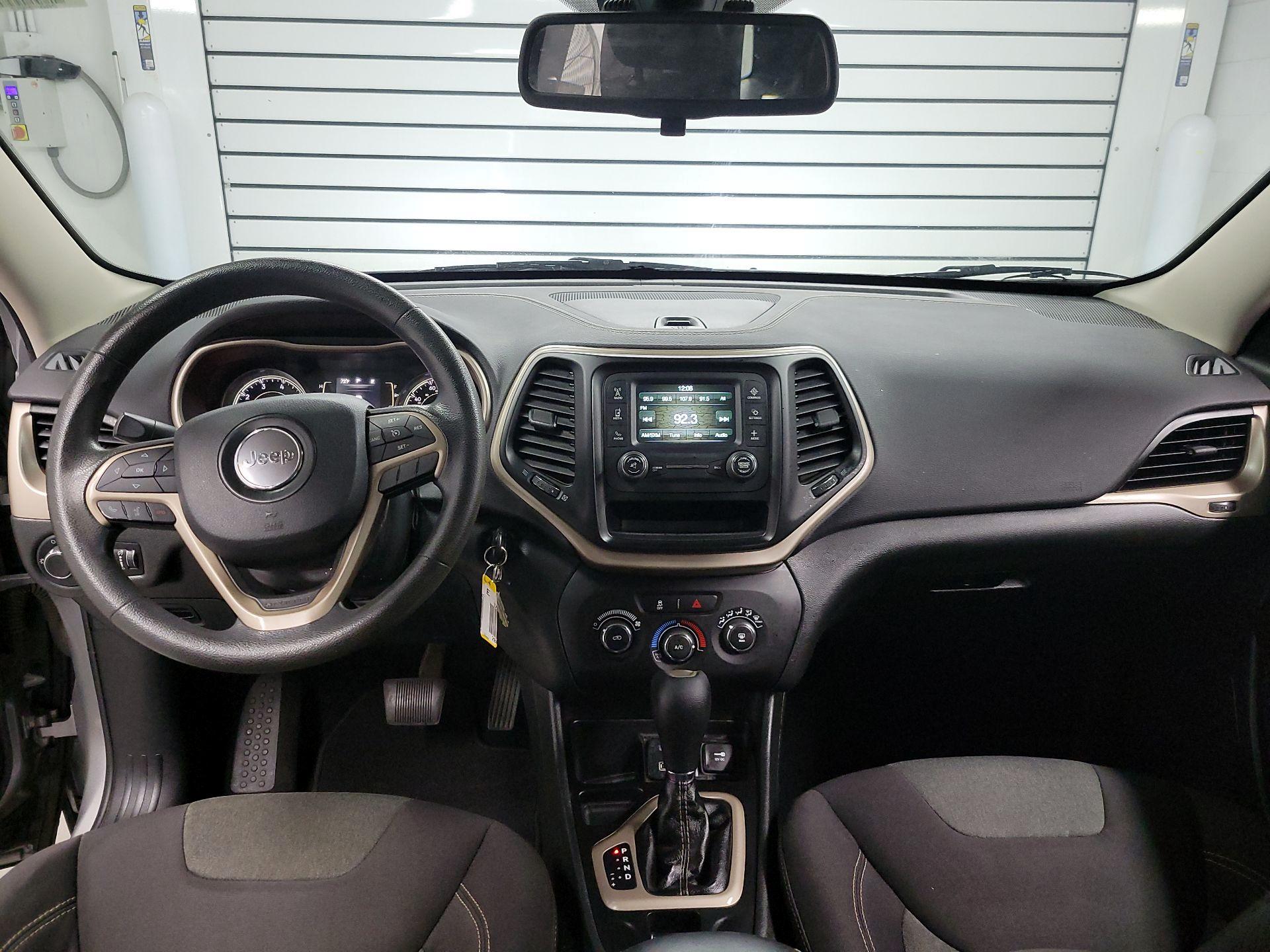 Thumbnail: 2015 Jeep Cherokee - 9