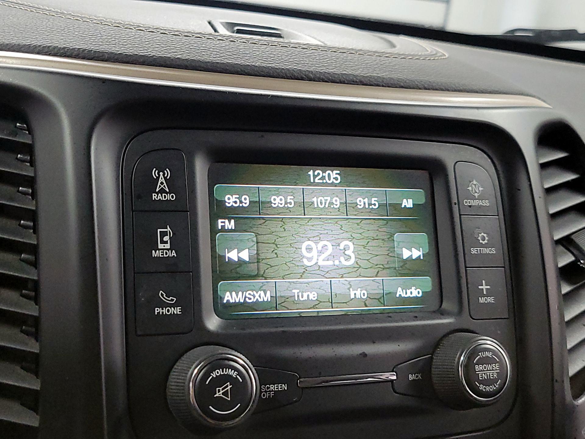 Thumbnail: 2015 Jeep Cherokee - 15