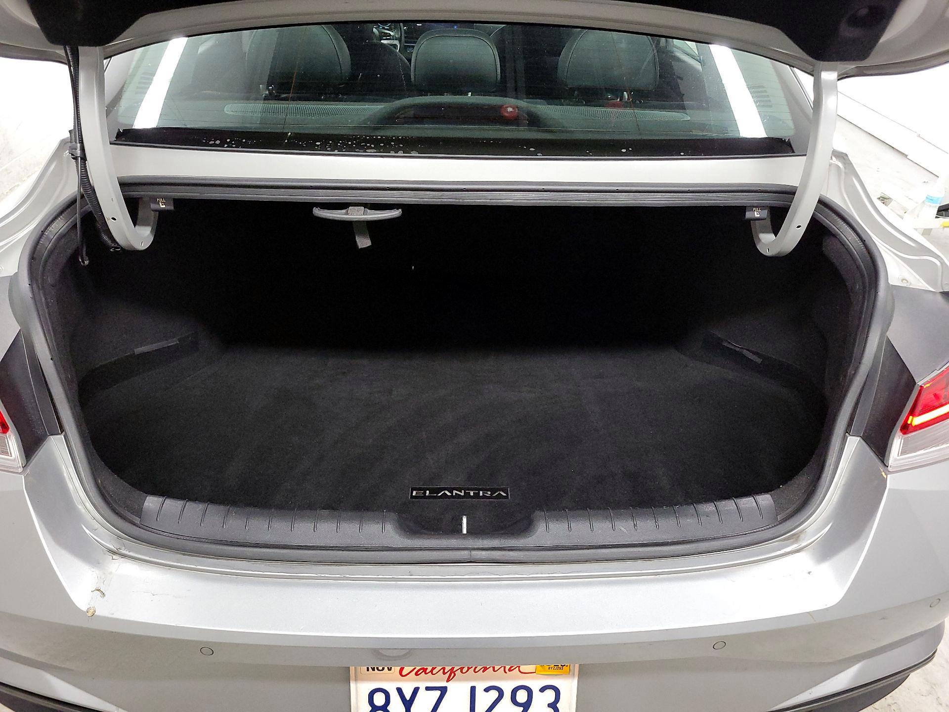 Thumbnail: 2022 Hyundai Elantra - 18