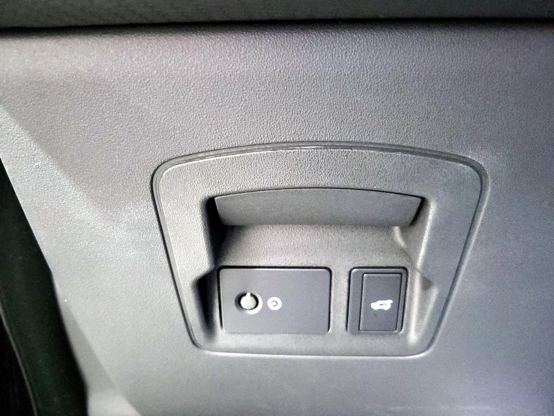 Thumbnail: 2023 Land Rover Range Rover Velar - 13