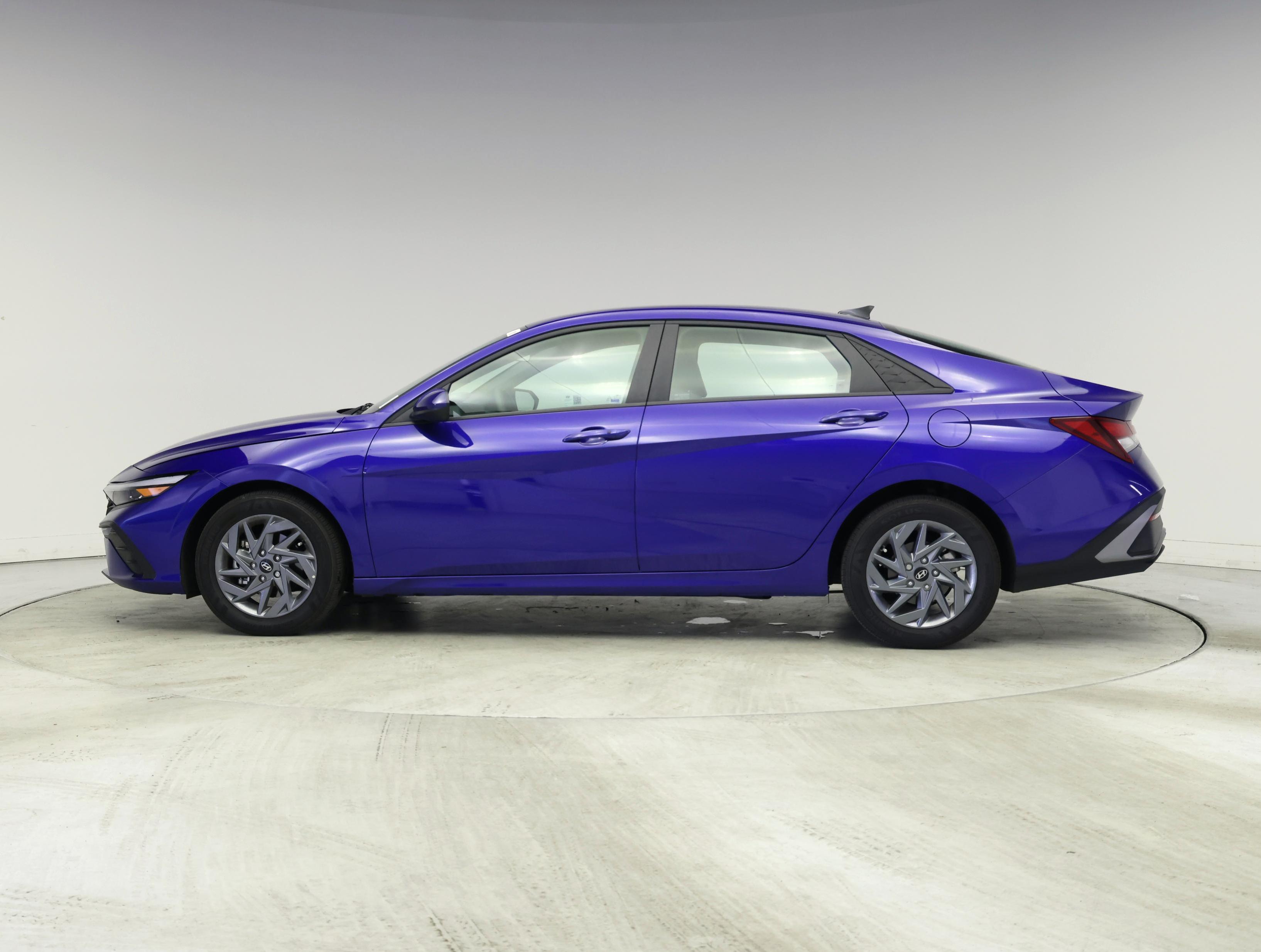 Thumbnail: 2024 Hyundai Elantra - 3