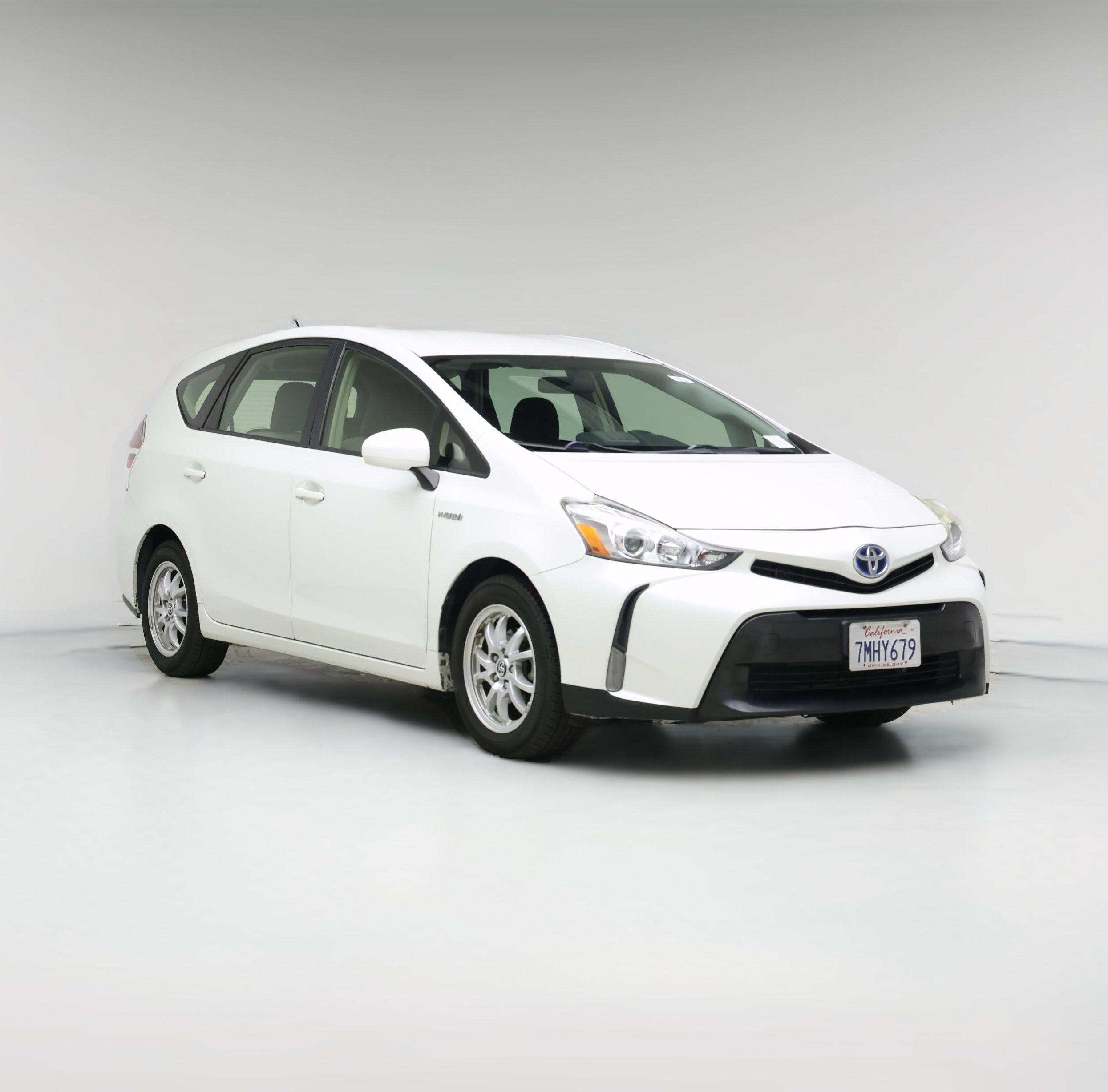 Thumbnail: 2015 Toyota Prius v - 1