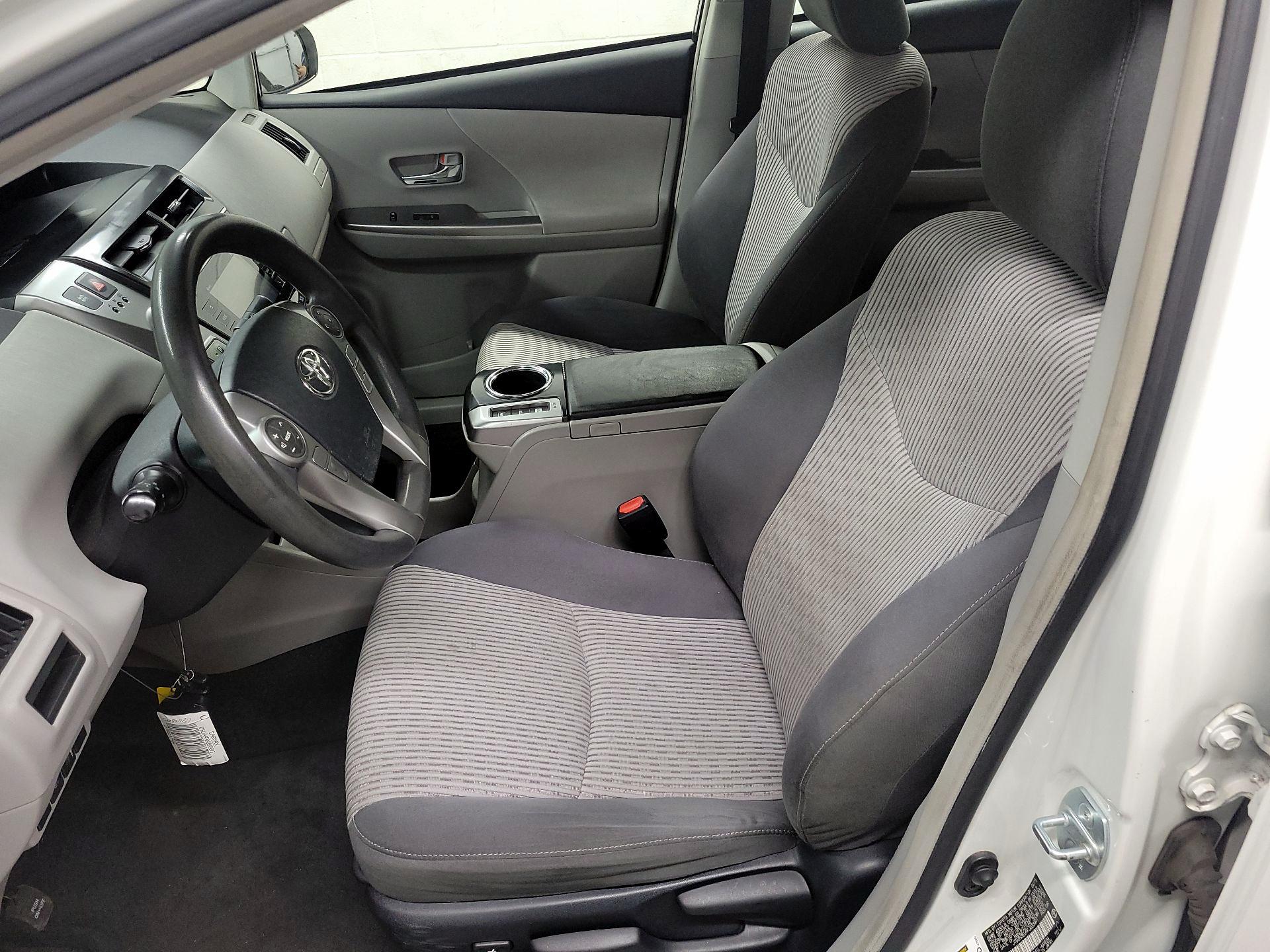 Thumbnail: 2015 Toyota Prius v - 11