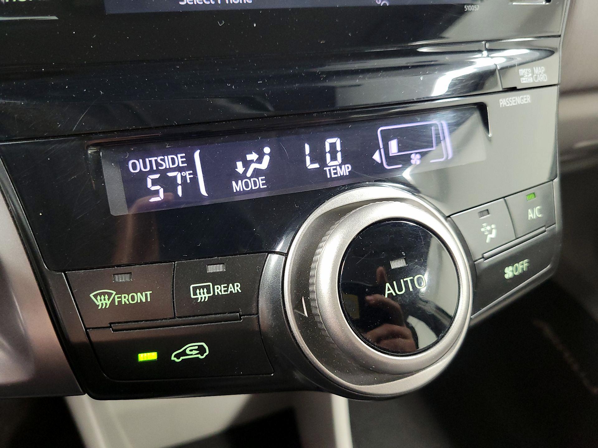 Thumbnail: 2015 Toyota Prius v - 14