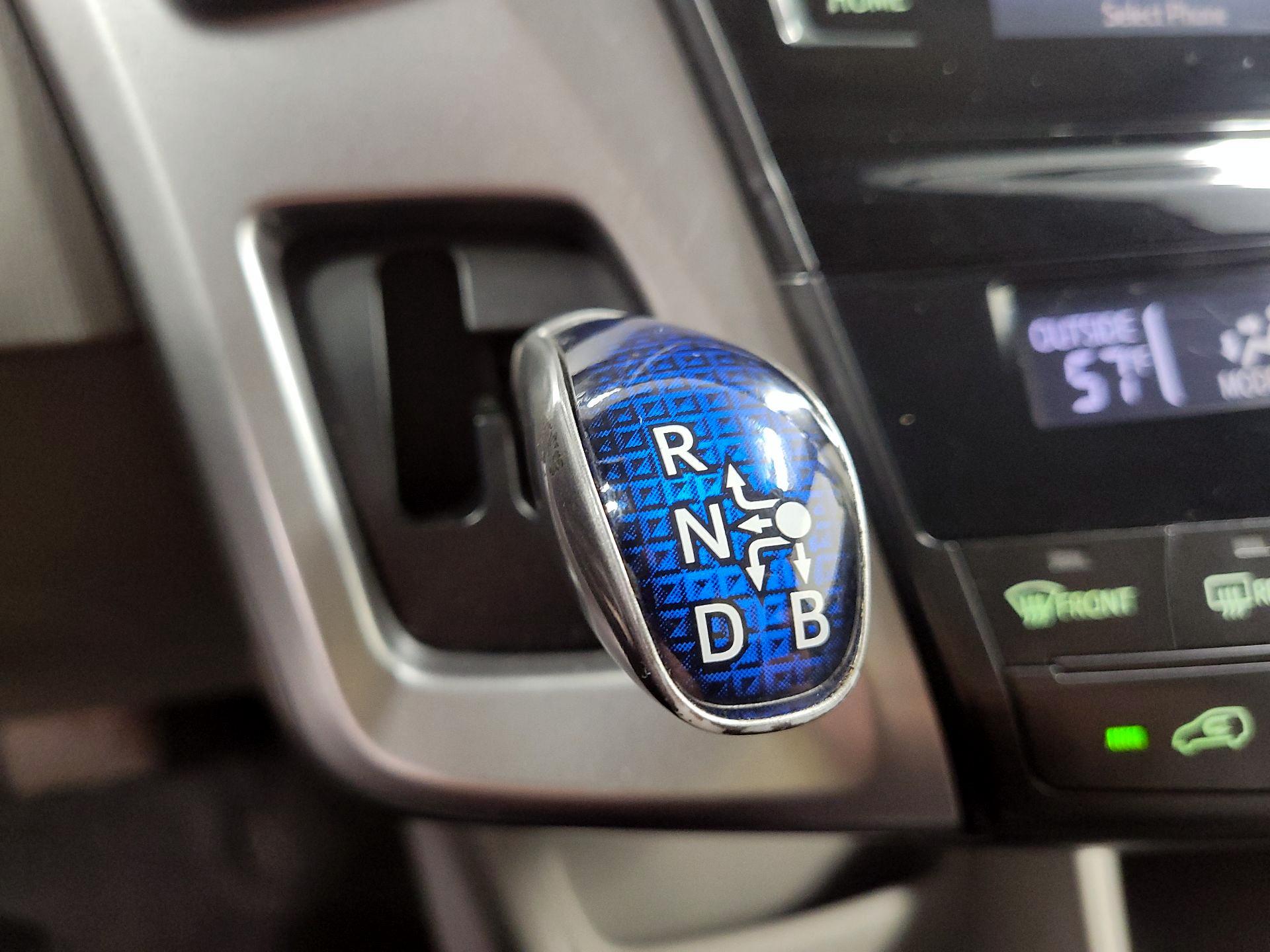 Thumbnail: 2015 Toyota Prius v - 15