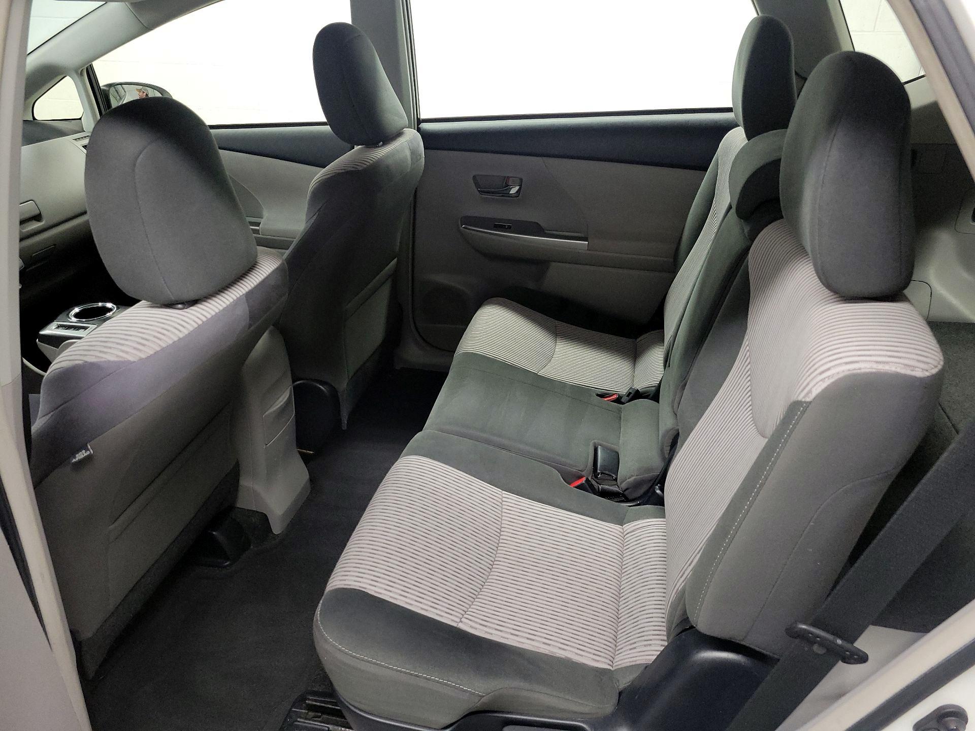 Thumbnail: 2015 Toyota Prius v - 16