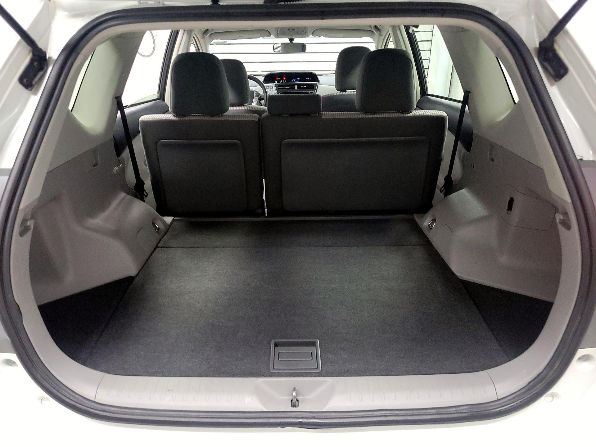 Thumbnail: 2015 Toyota Prius v - 17