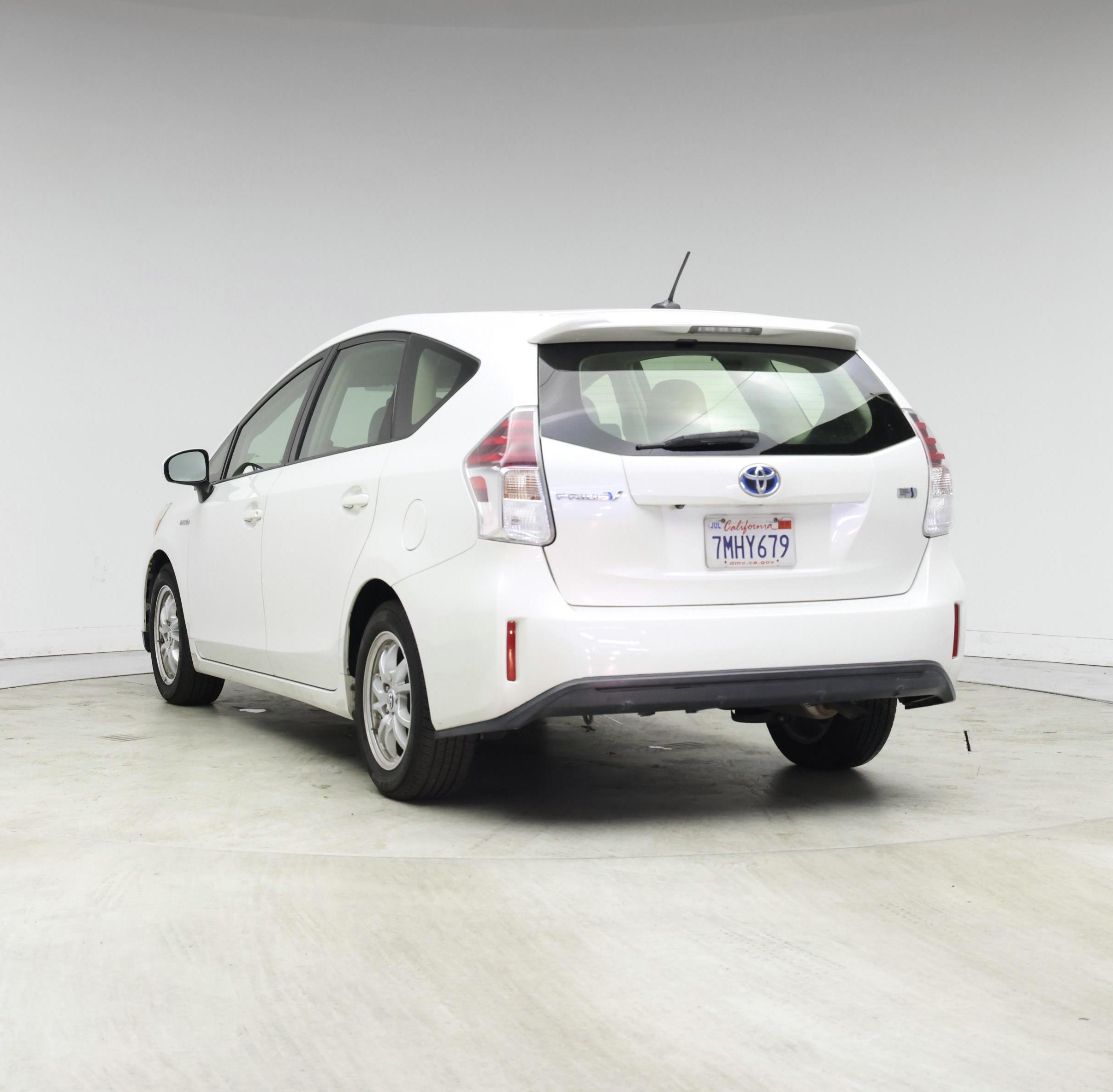 Thumbnail: 2015 Toyota Prius v - 2