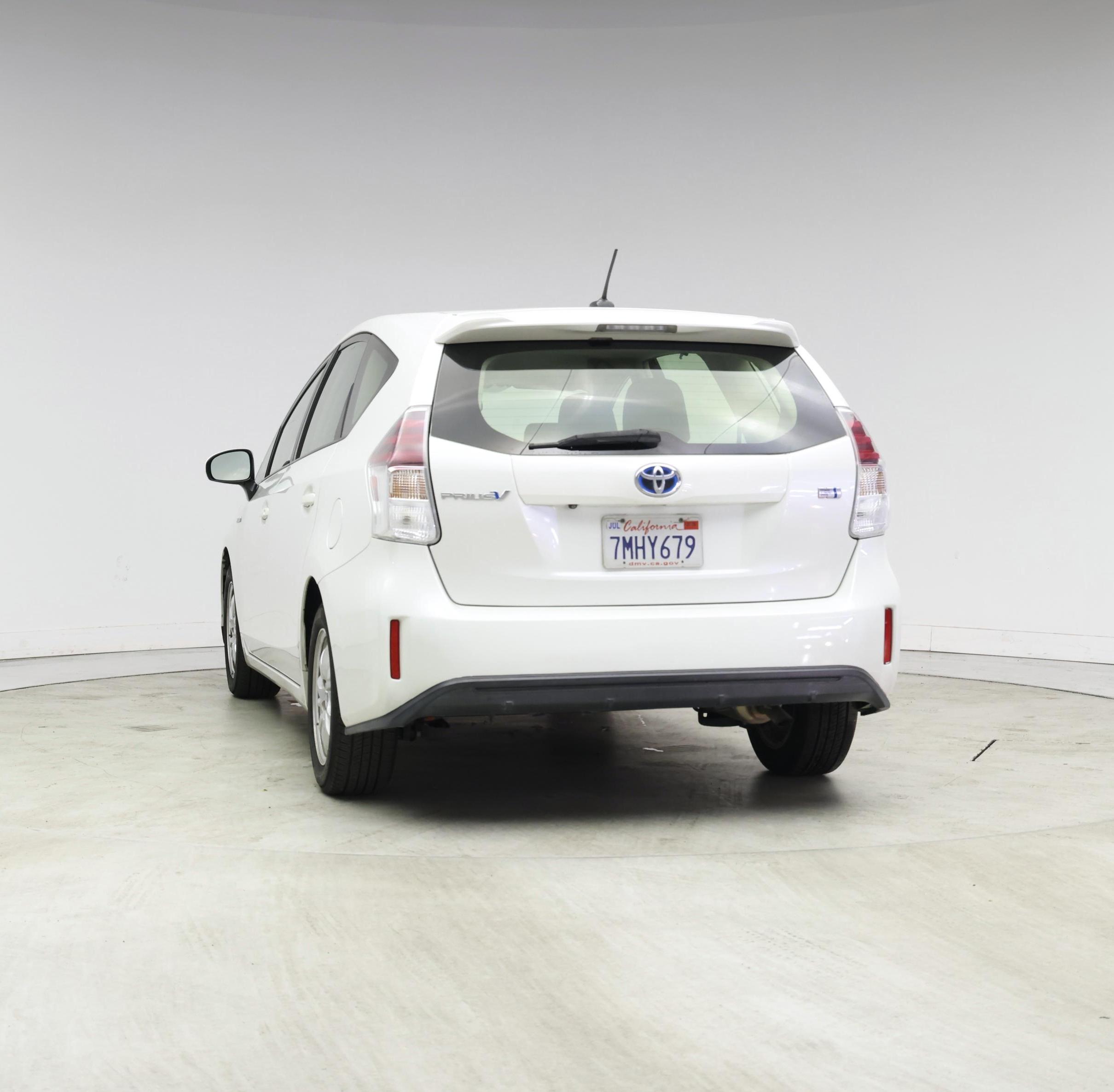 Thumbnail: 2015 Toyota Prius v - 6