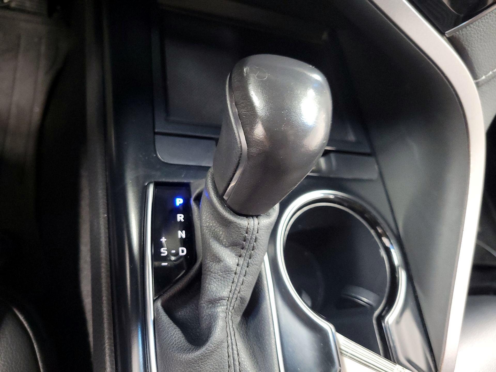 Thumbnail: 2020 Toyota Camry - 16