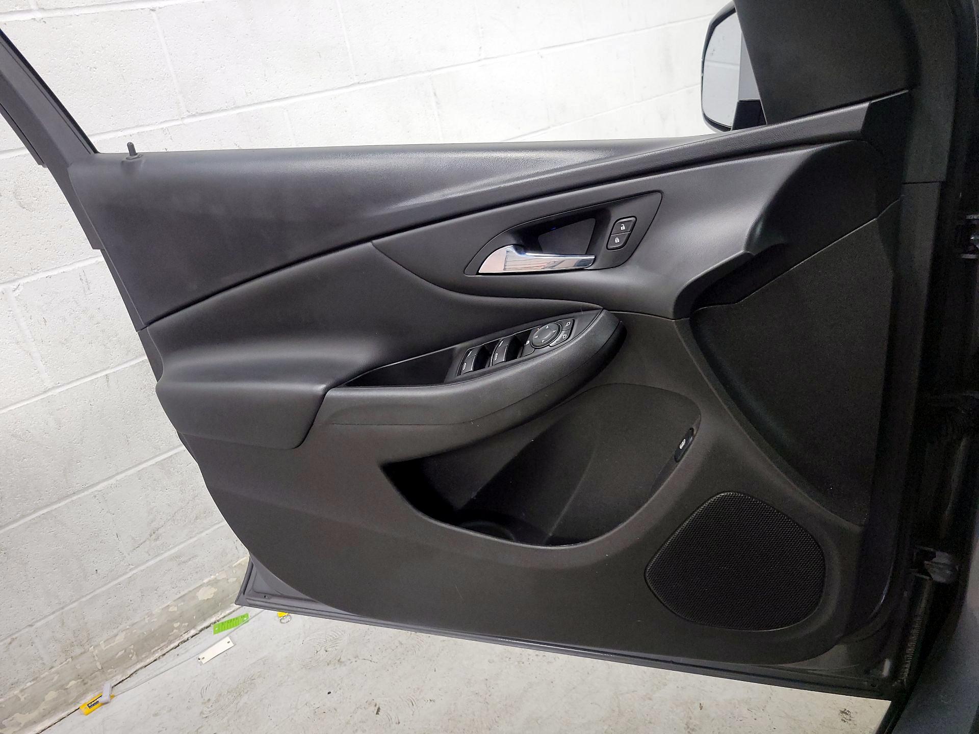 Thumbnail: 2018 Chevrolet Volt - 12