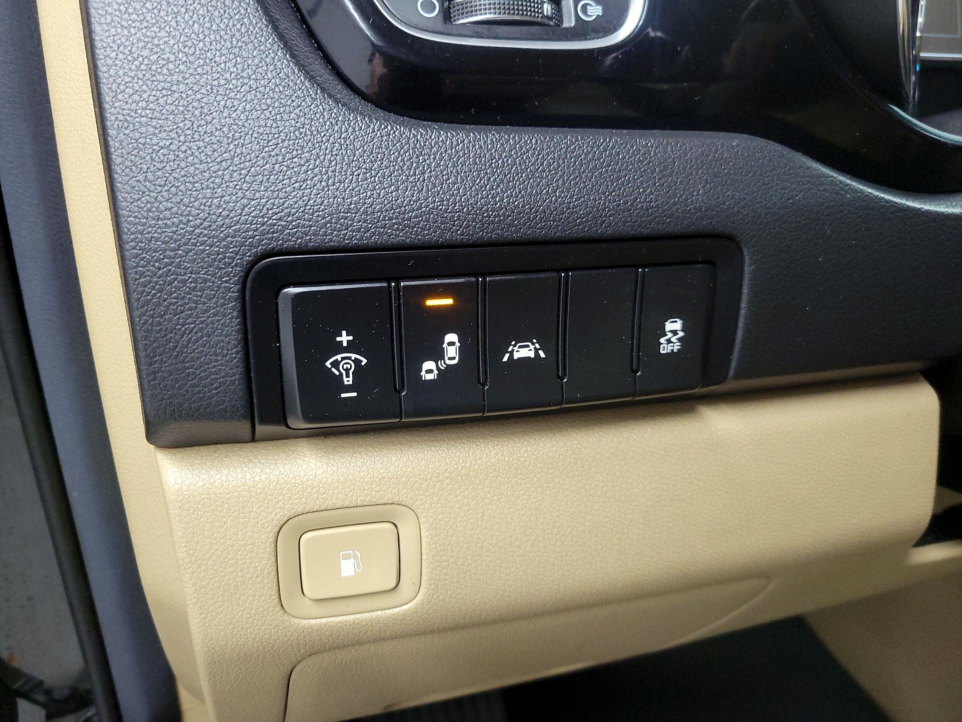 Thumbnail: 2017 Kia Sedona - 13