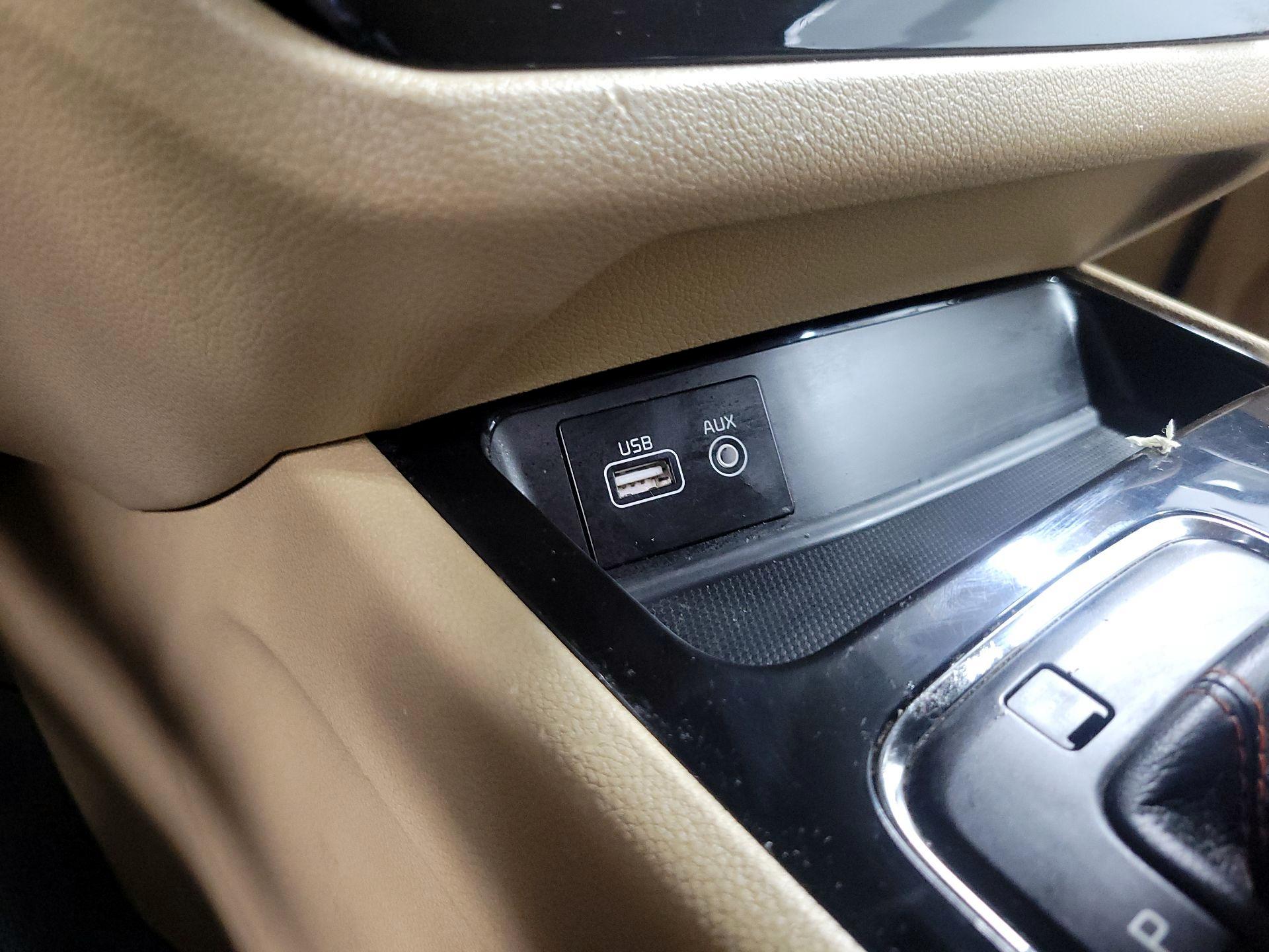 Thumbnail: 2017 Kia Sedona - 18