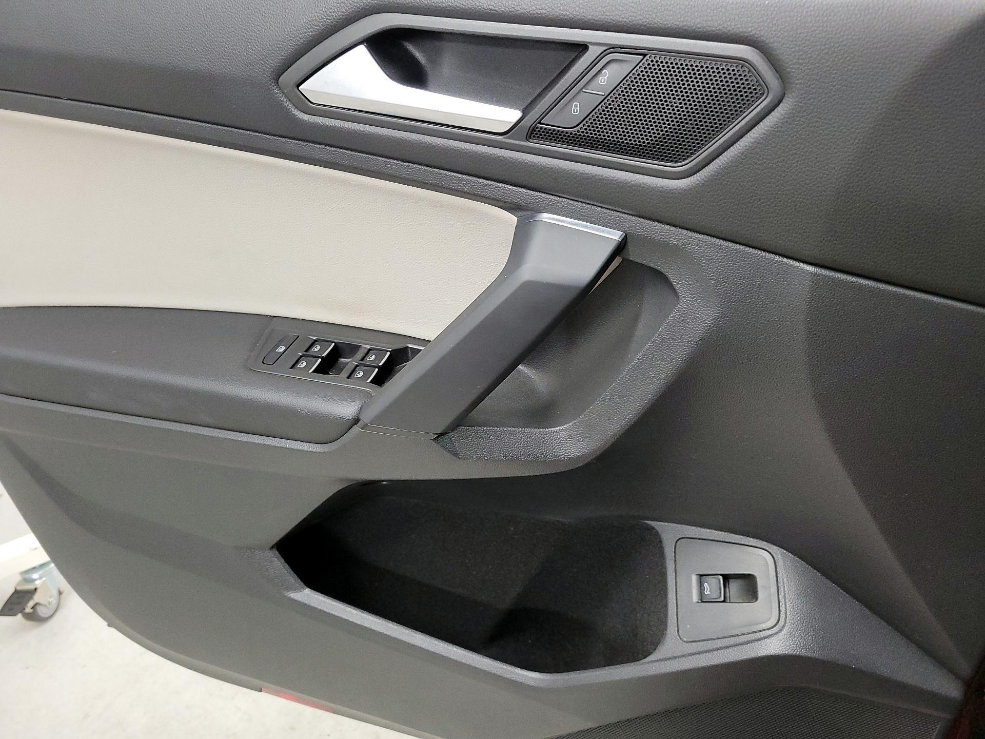 Thumbnail: 2019 Volkswagen Tiguan - 12