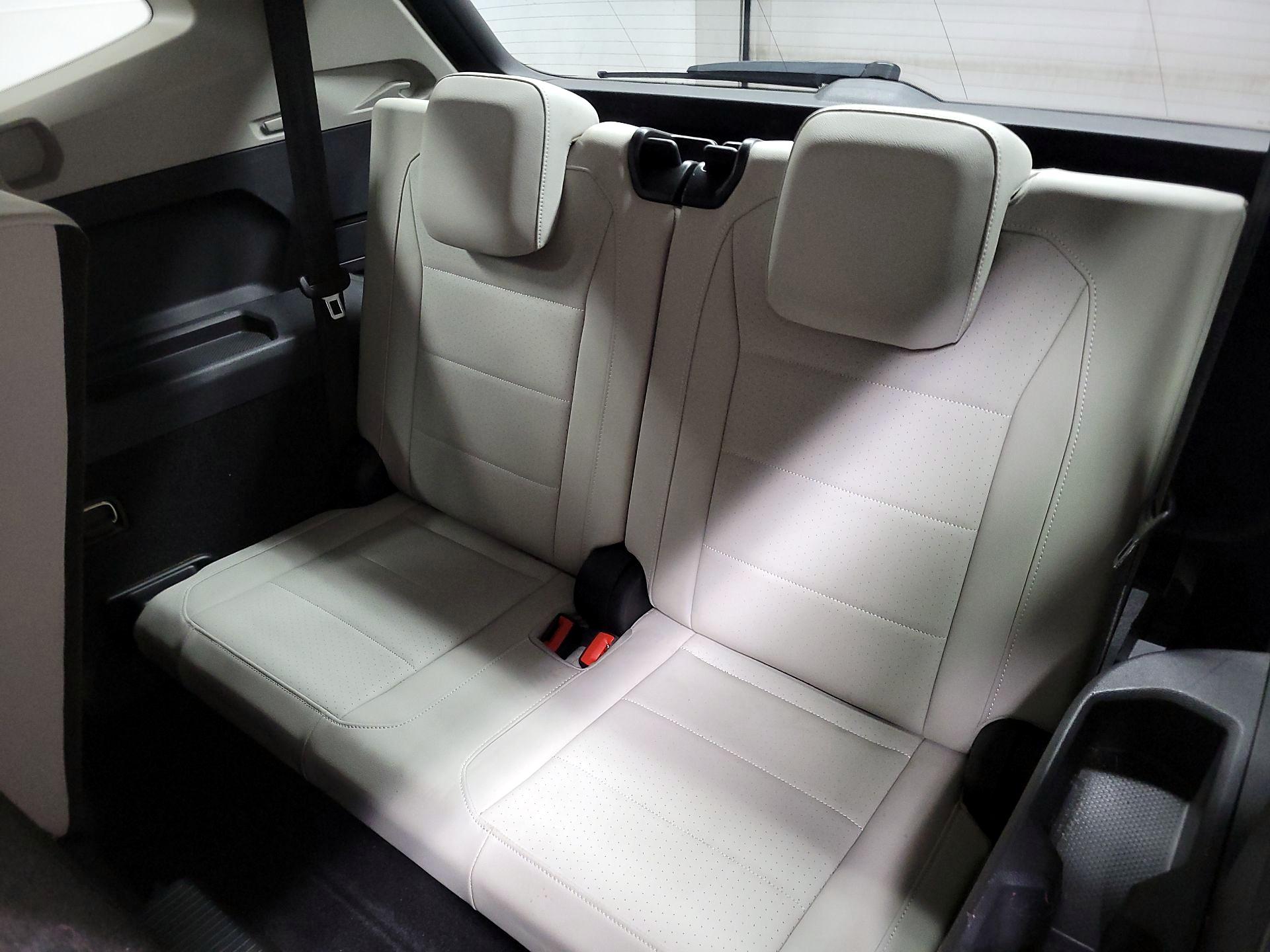 Thumbnail: 2019 Volkswagen Tiguan - 18