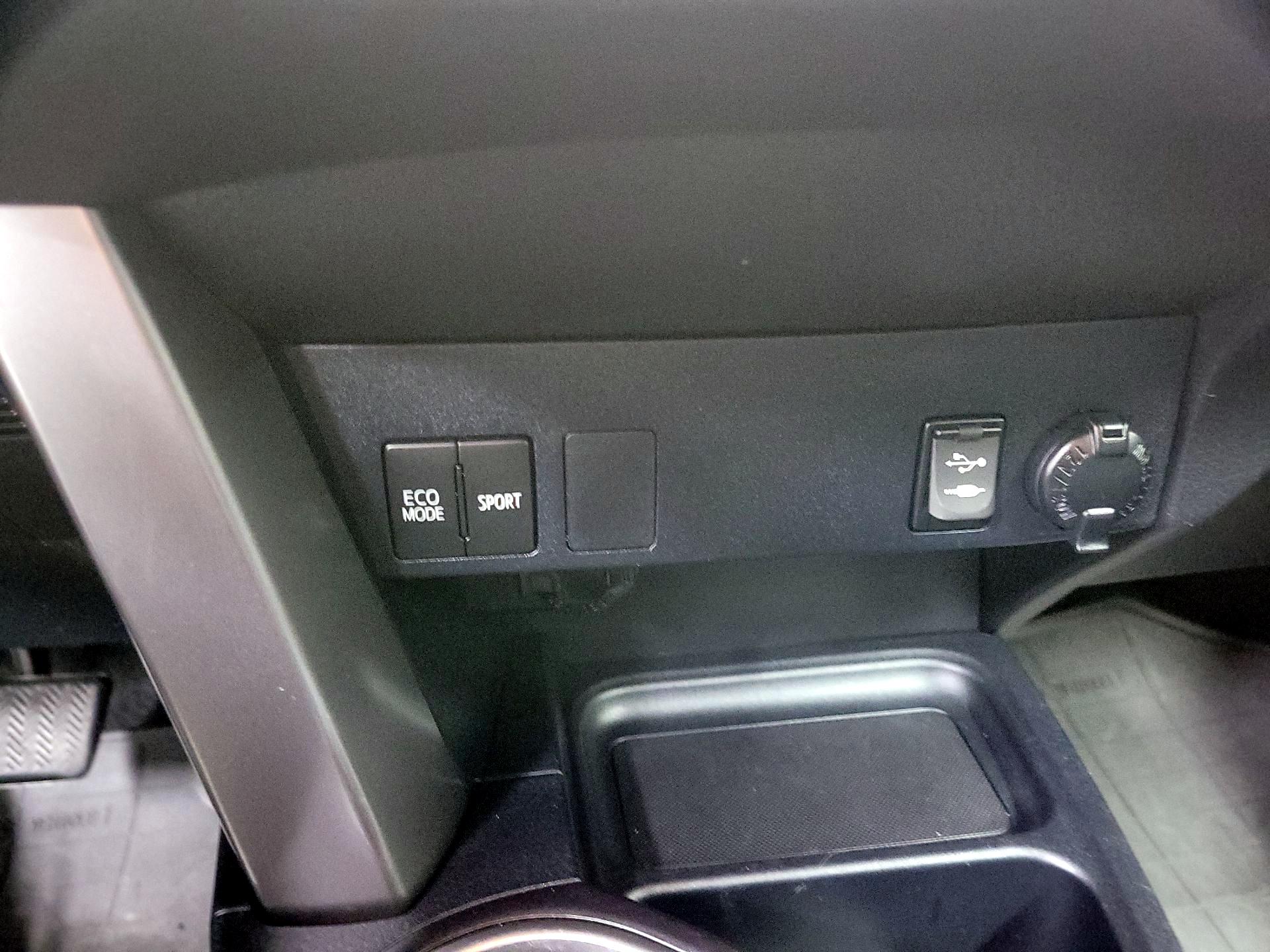 Thumbnail: 2016 Toyota RAV4 - 18