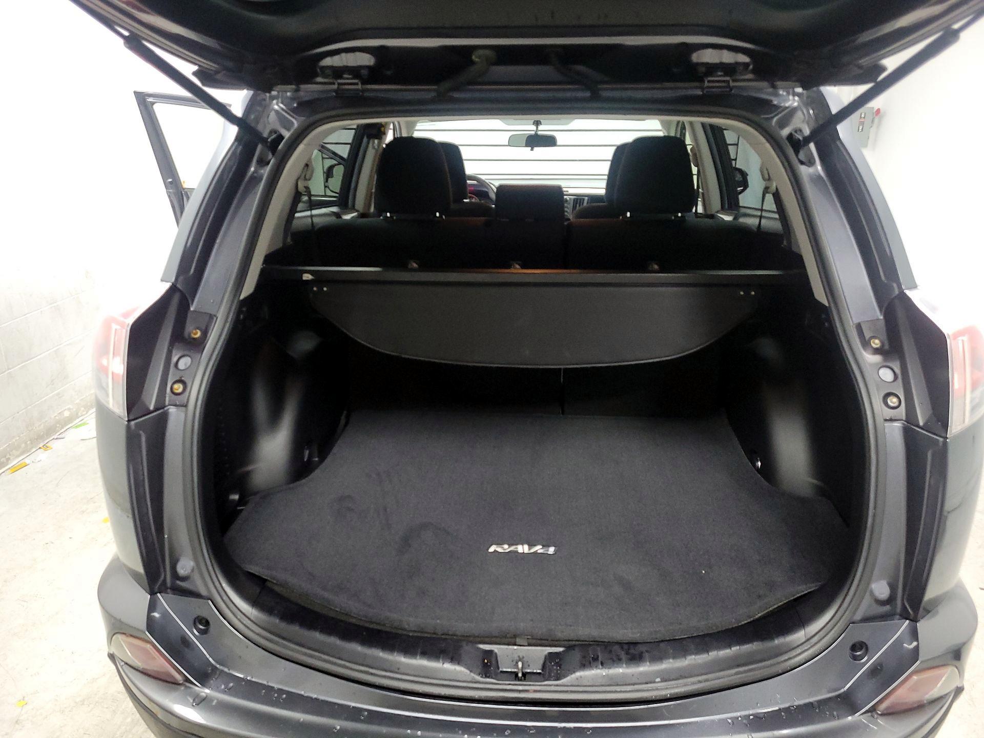 Thumbnail: 2016 Toyota RAV4 - 20