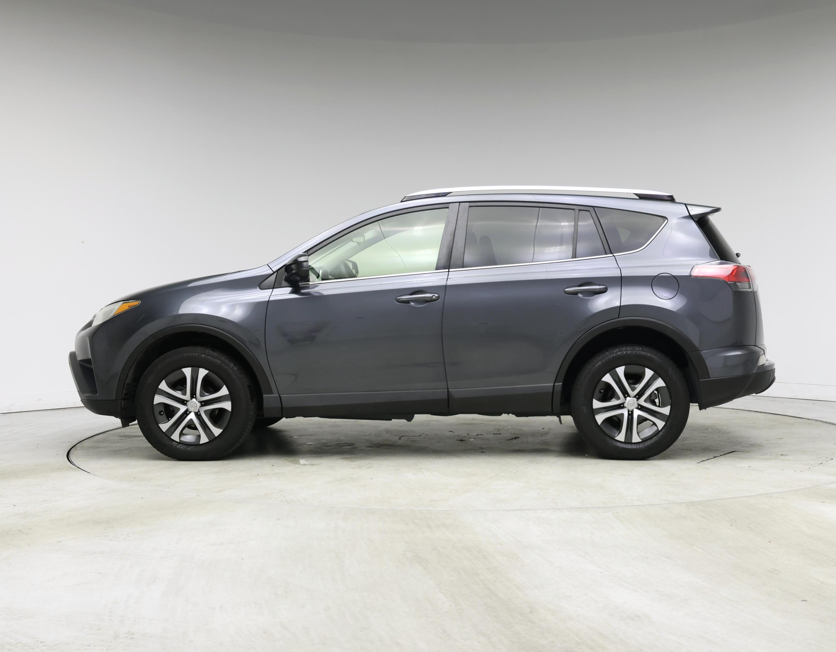 Thumbnail: 2016 Toyota RAV4 - 3