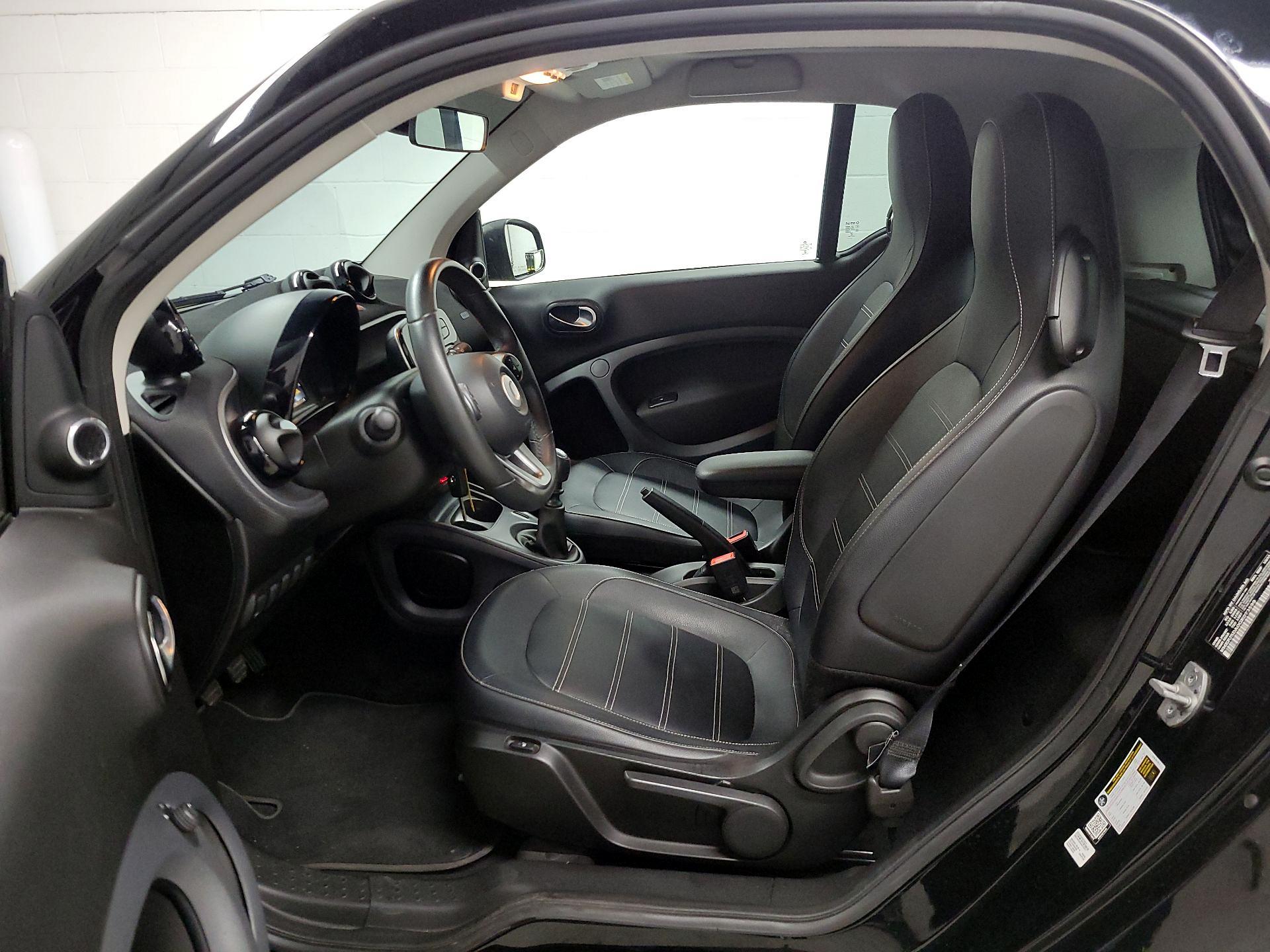 Thumbnail: 2016 smart fortwo - 11