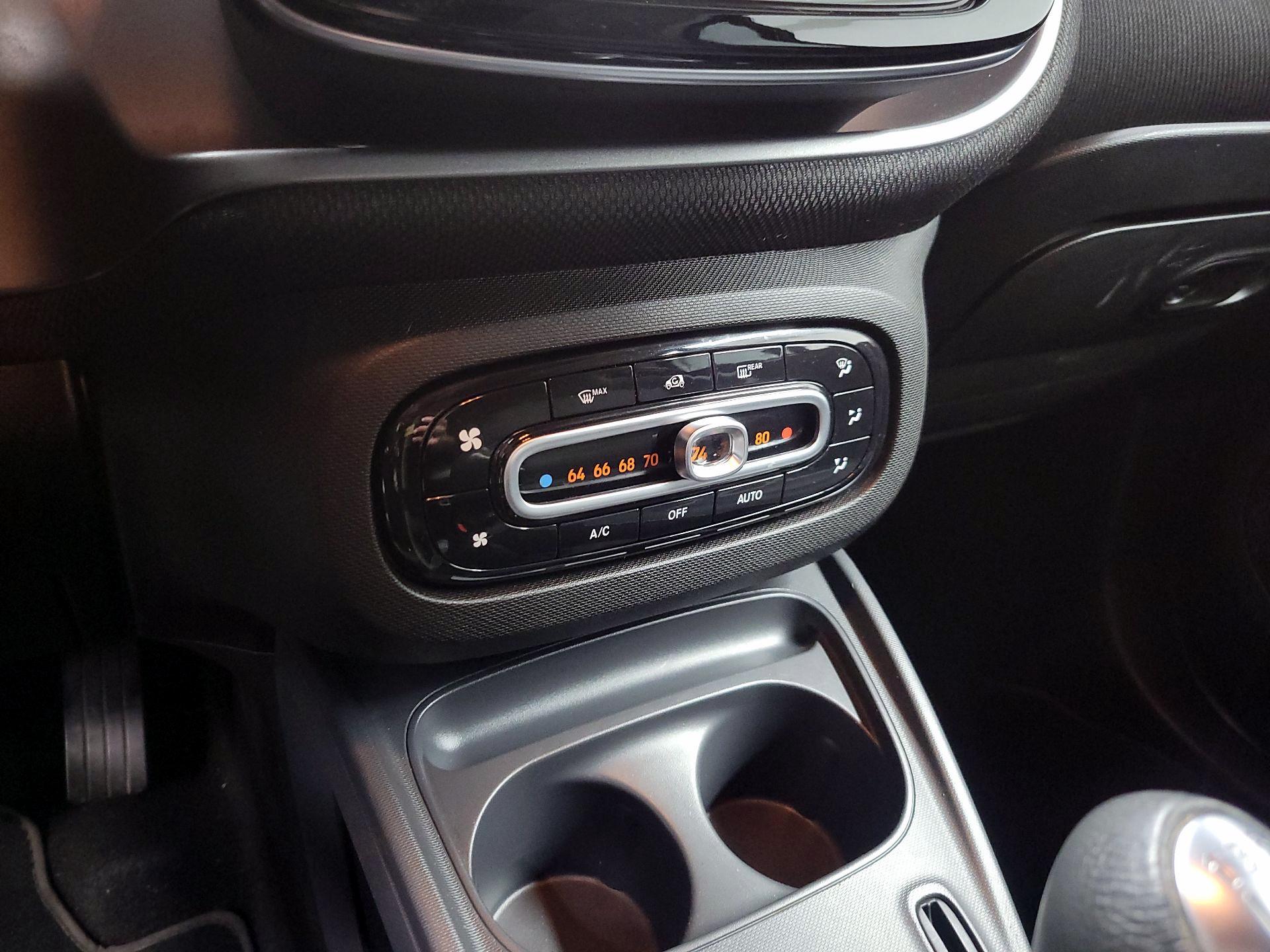 Thumbnail: 2016 smart fortwo - 14