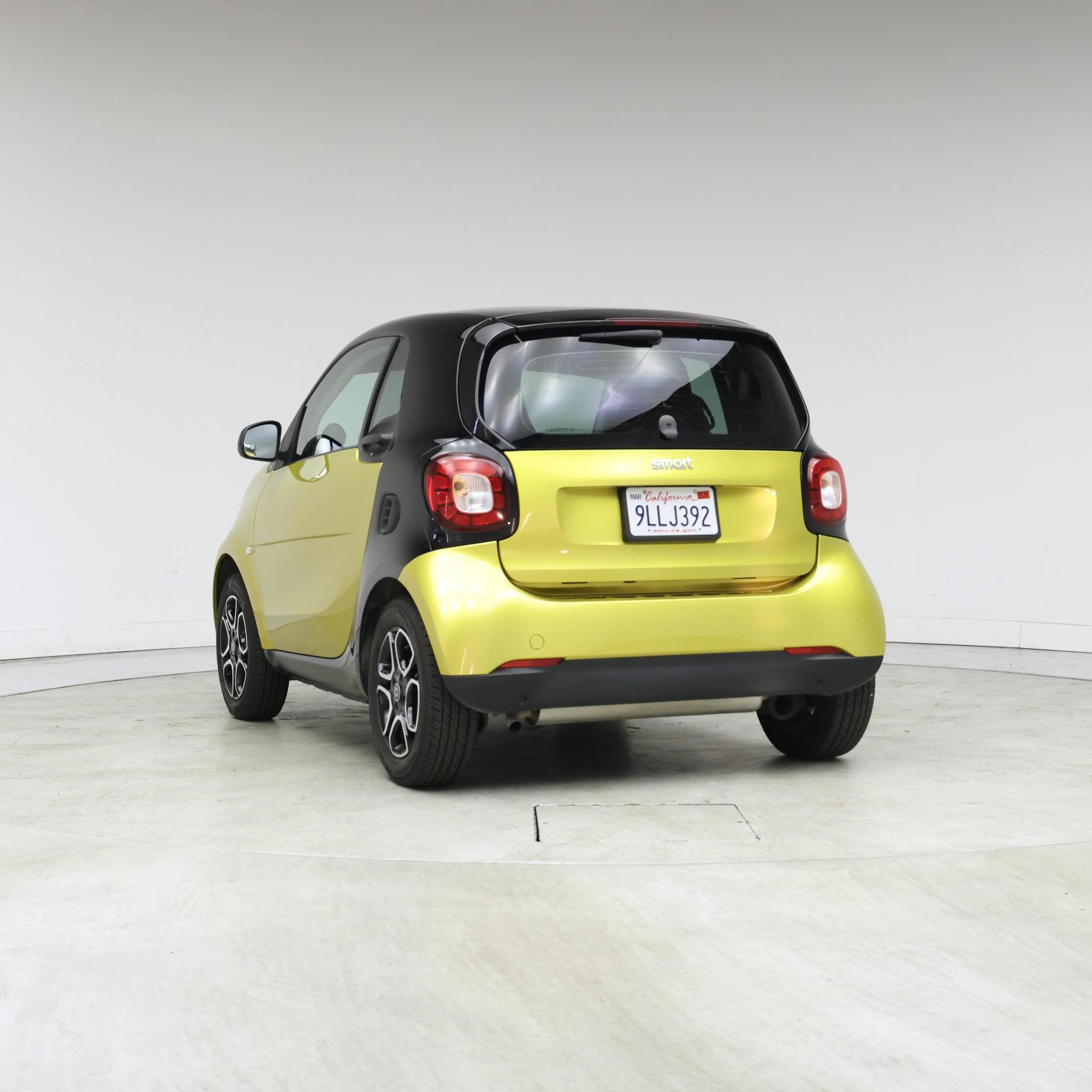 Thumbnail: 2016 smart fortwo - 2