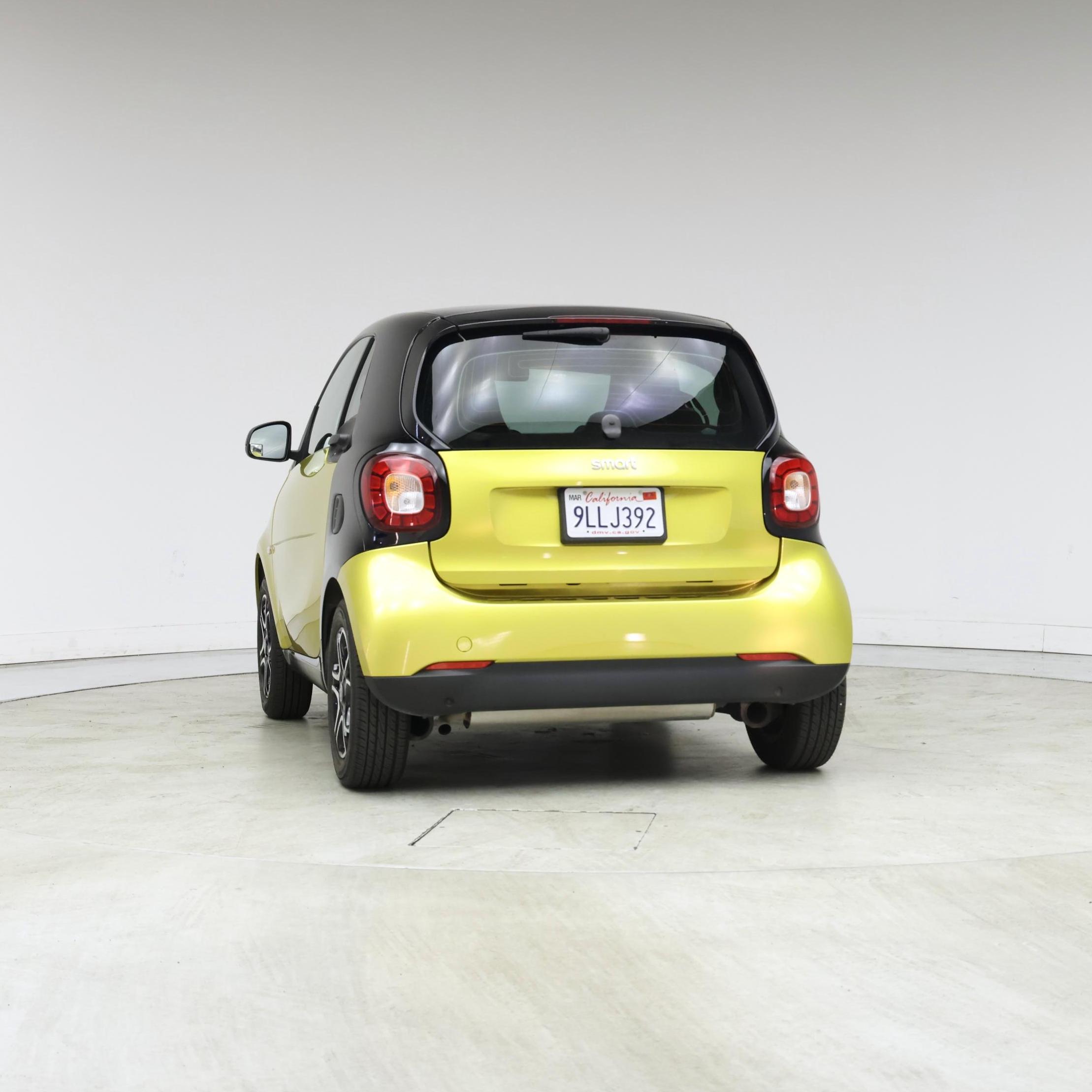 Thumbnail: 2016 smart fortwo - 6
