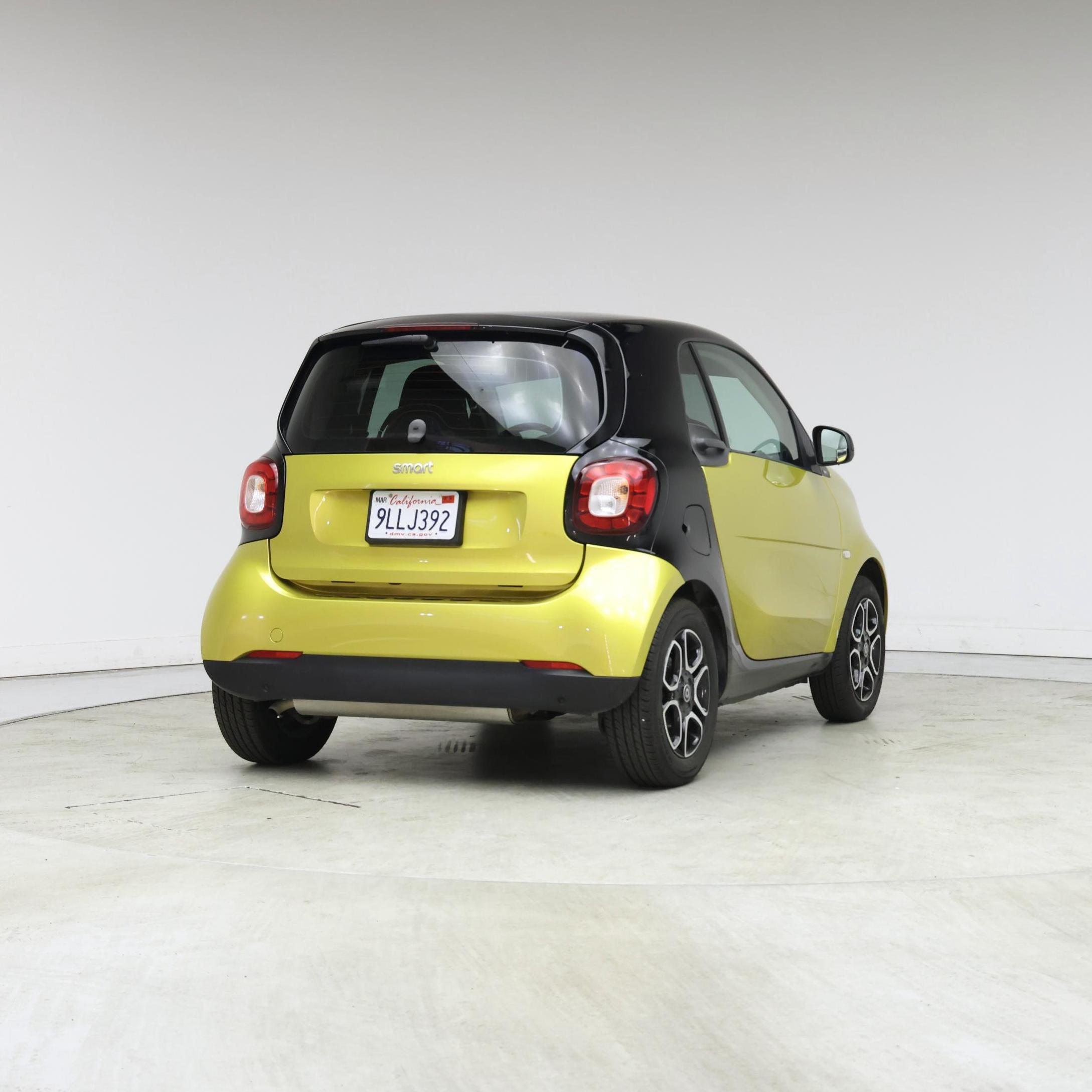 Thumbnail: 2016 smart fortwo - 8