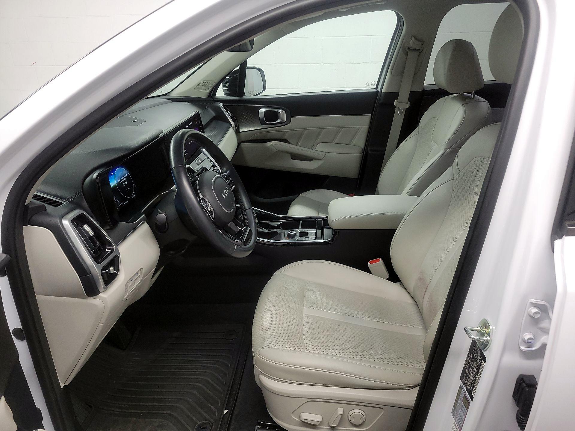 Thumbnail: 2023 Kia Sorento - 11