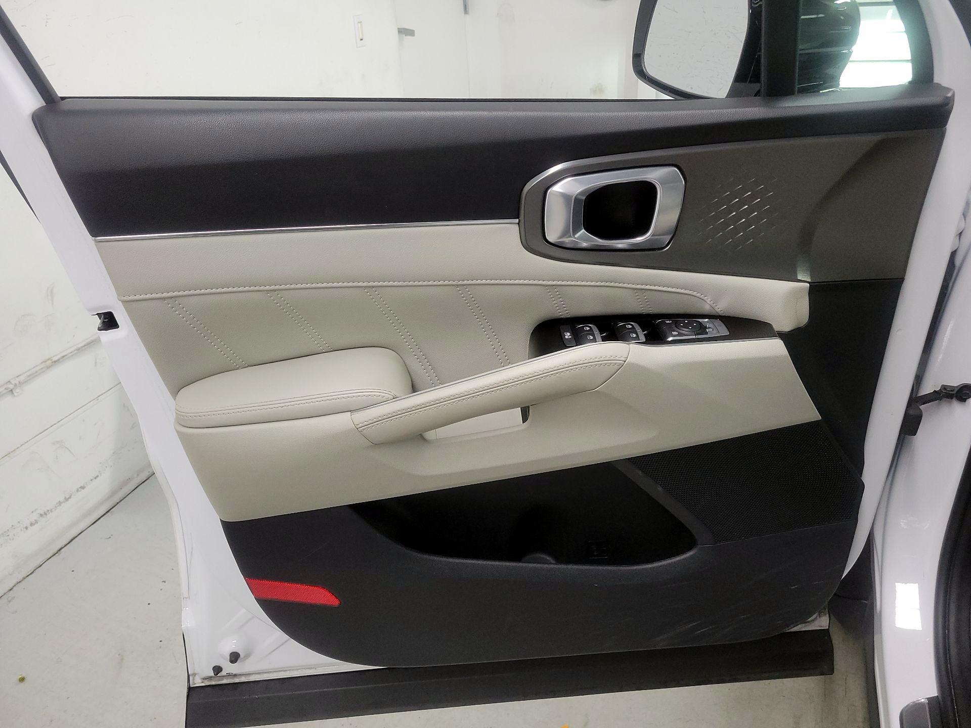 Thumbnail: 2023 Kia Sorento - 12