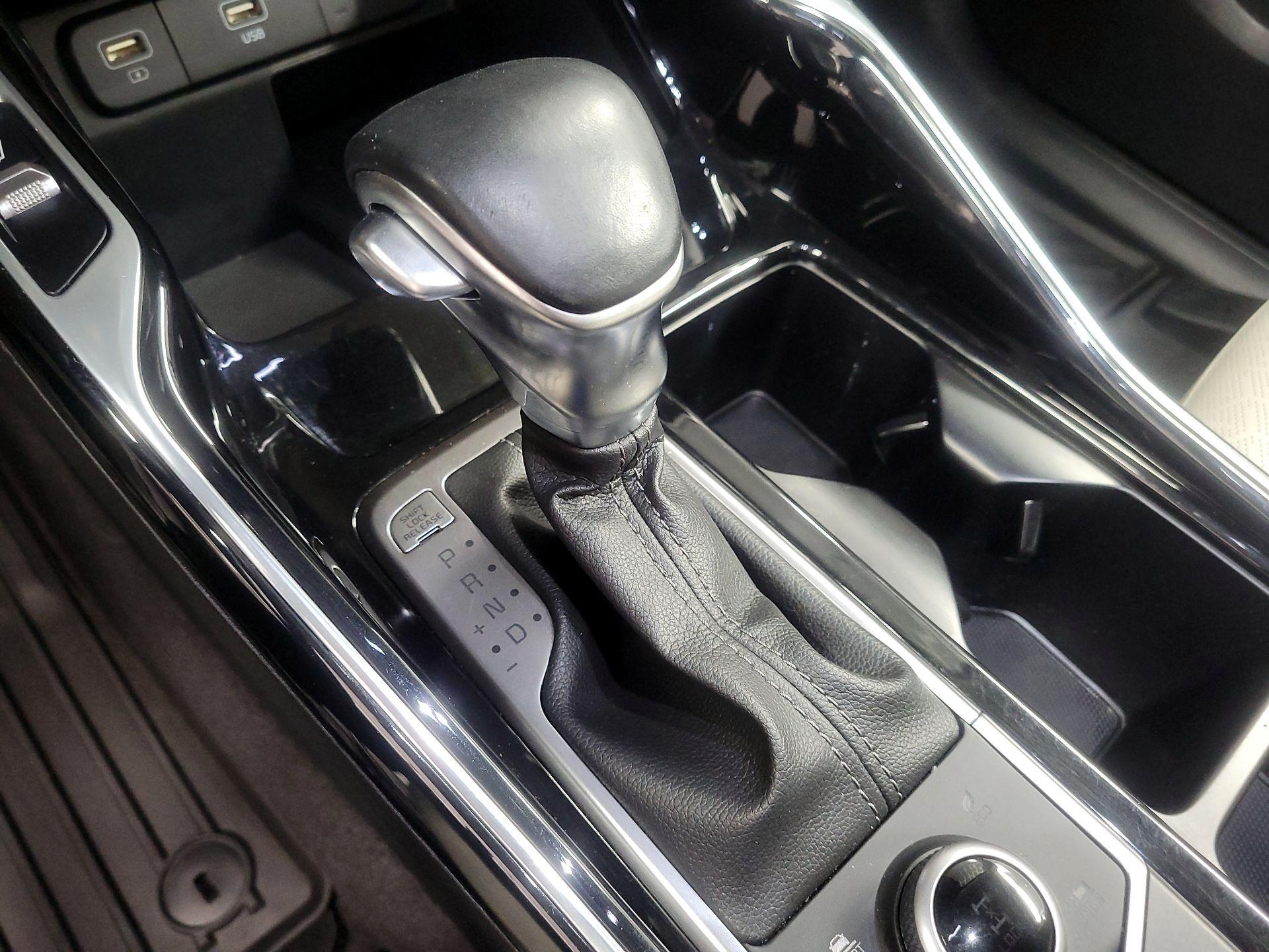 Thumbnail: 2023 Kia Sorento - 17