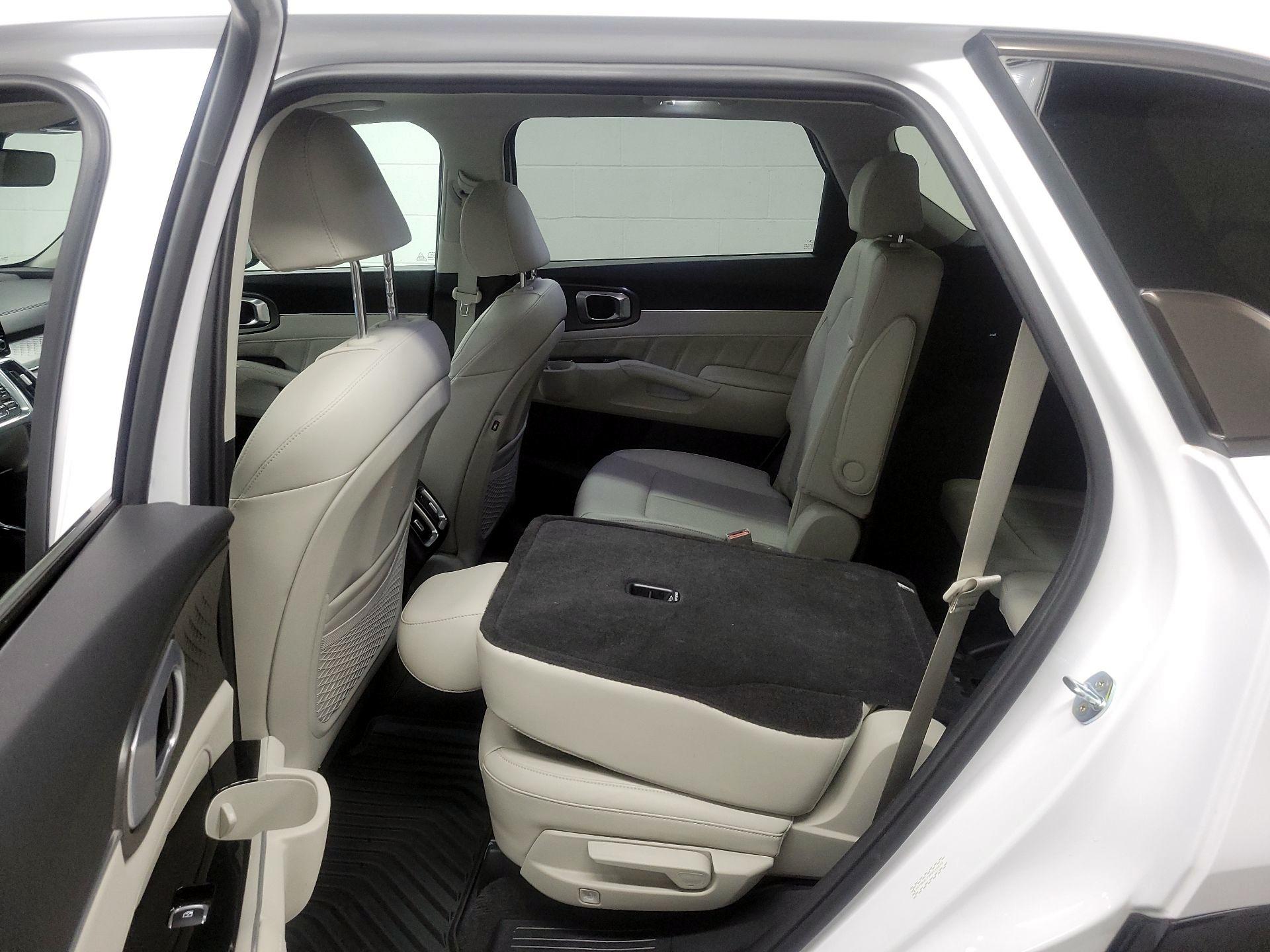 Thumbnail: 2023 Kia Sorento - 20