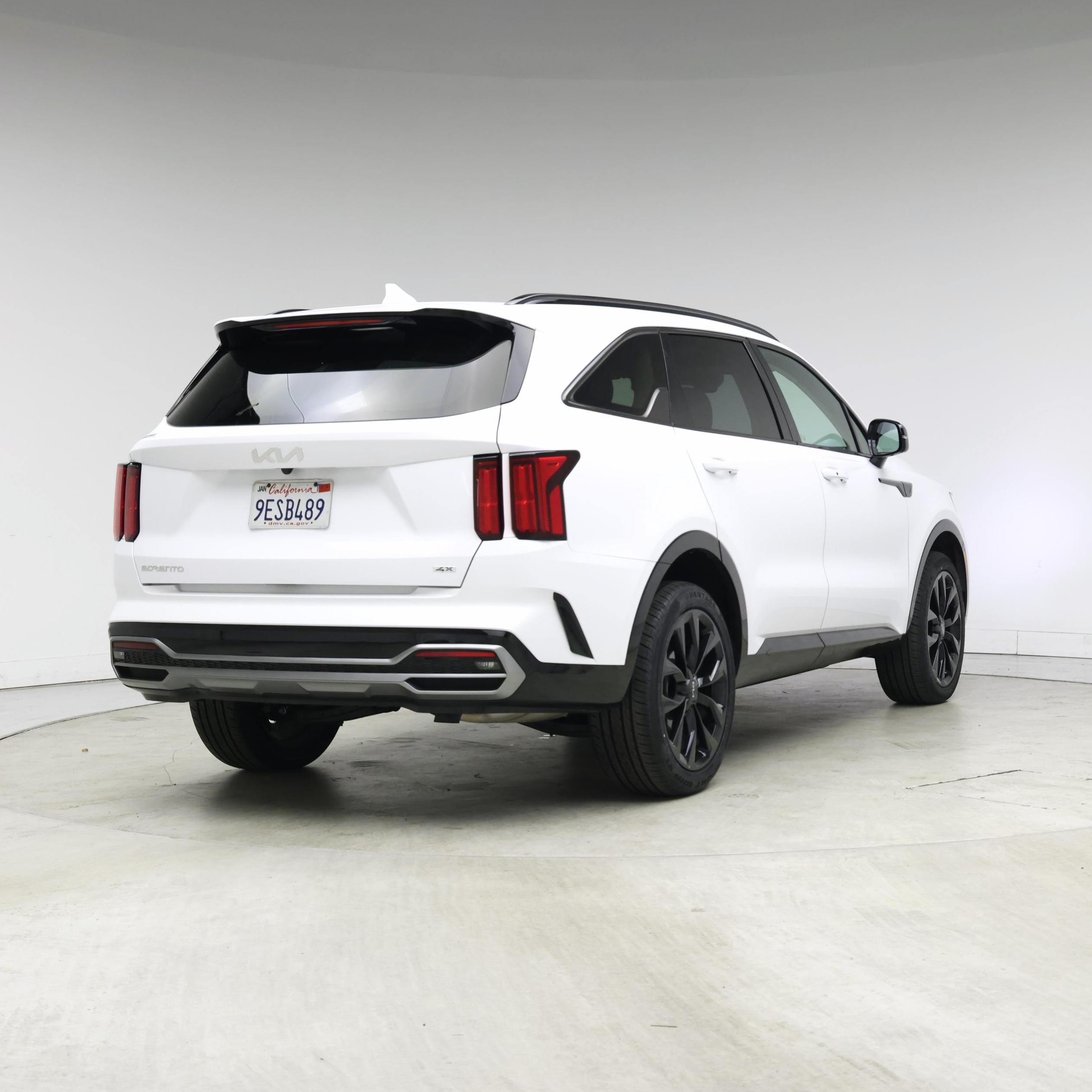 Thumbnail: 2023 Kia Sorento - 8