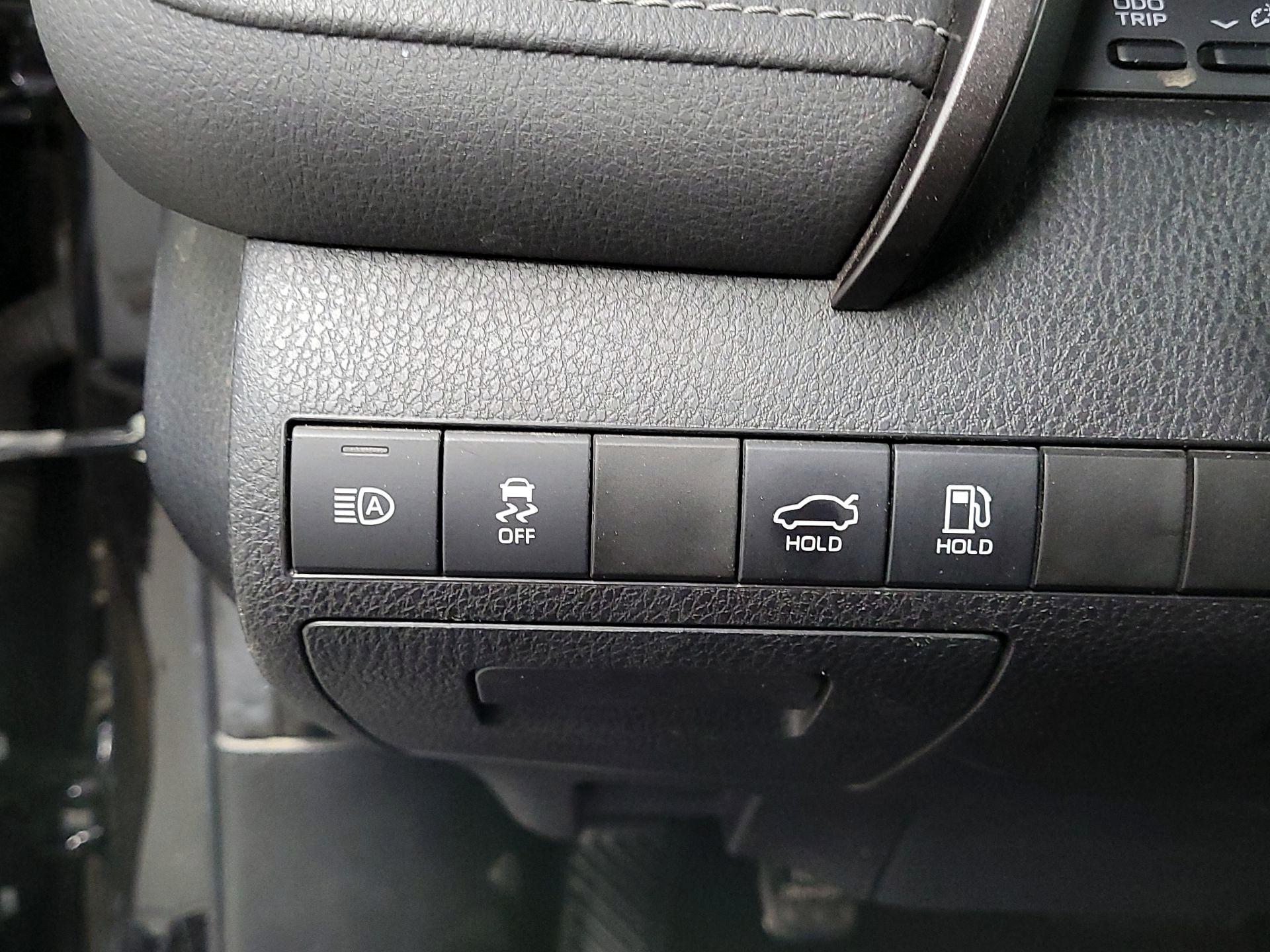 Thumbnail: 2022 Toyota Camry - 13