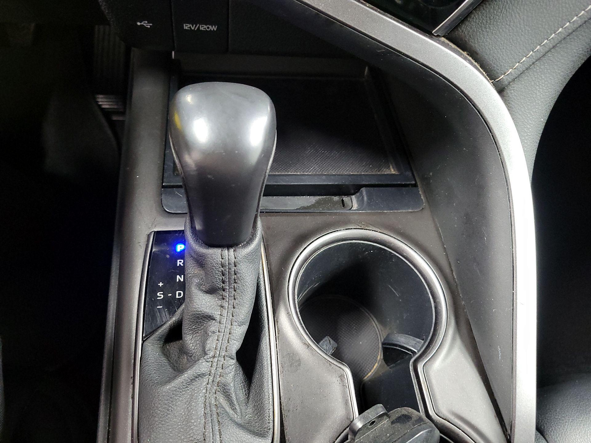 Thumbnail: 2022 Toyota Camry - 16