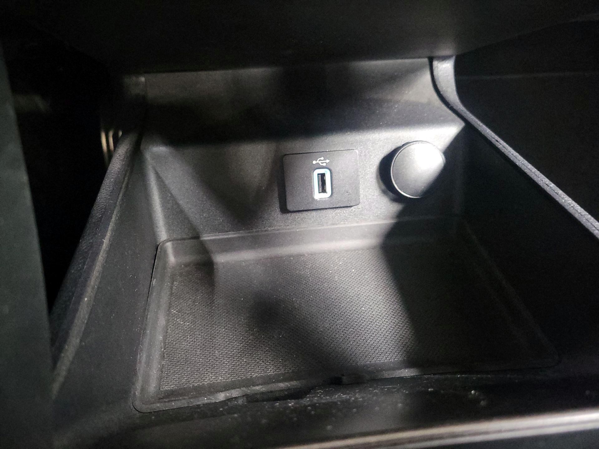 Thumbnail: 2017 Ford Fusion - 19