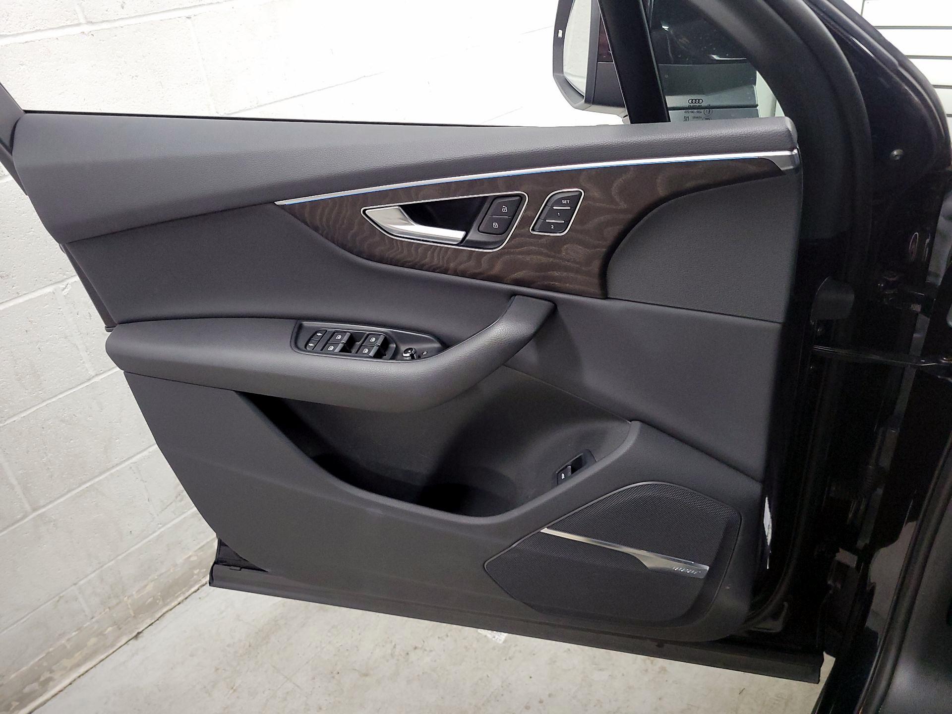 Thumbnail: 2020 Audi Q7 - 12