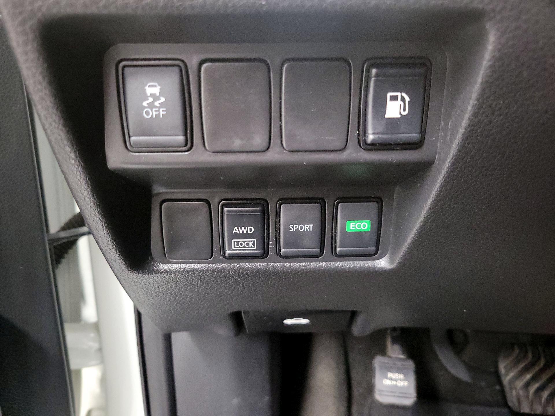 Thumbnail: 2018 Nissan Rogue - 13