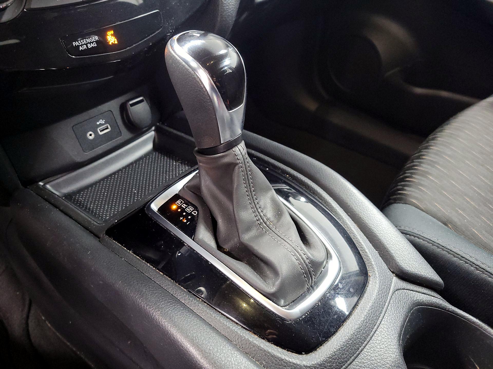 Thumbnail: 2018 Nissan Rogue - 17