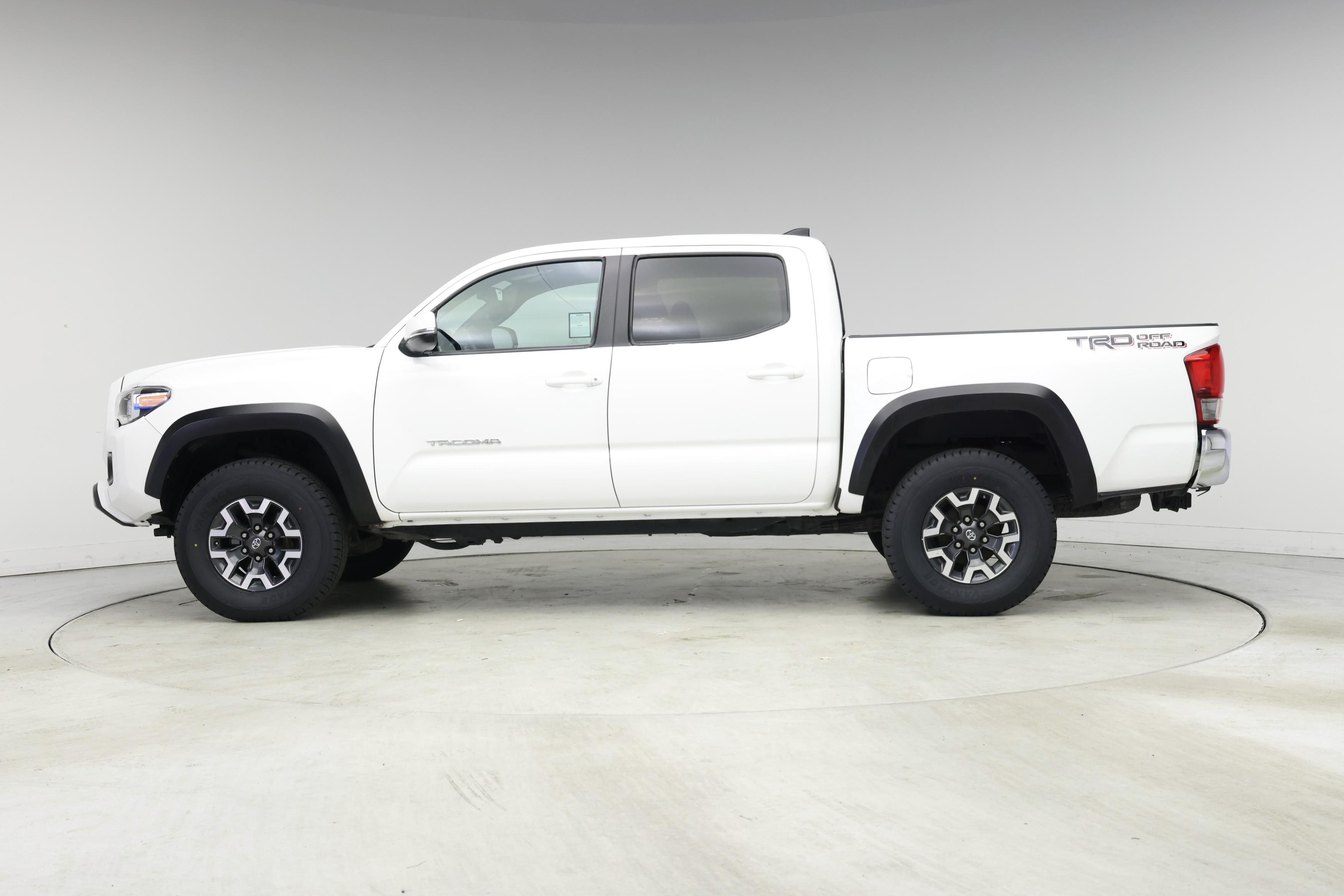 Thumbnail: 2017 Toyota Tacoma - 3