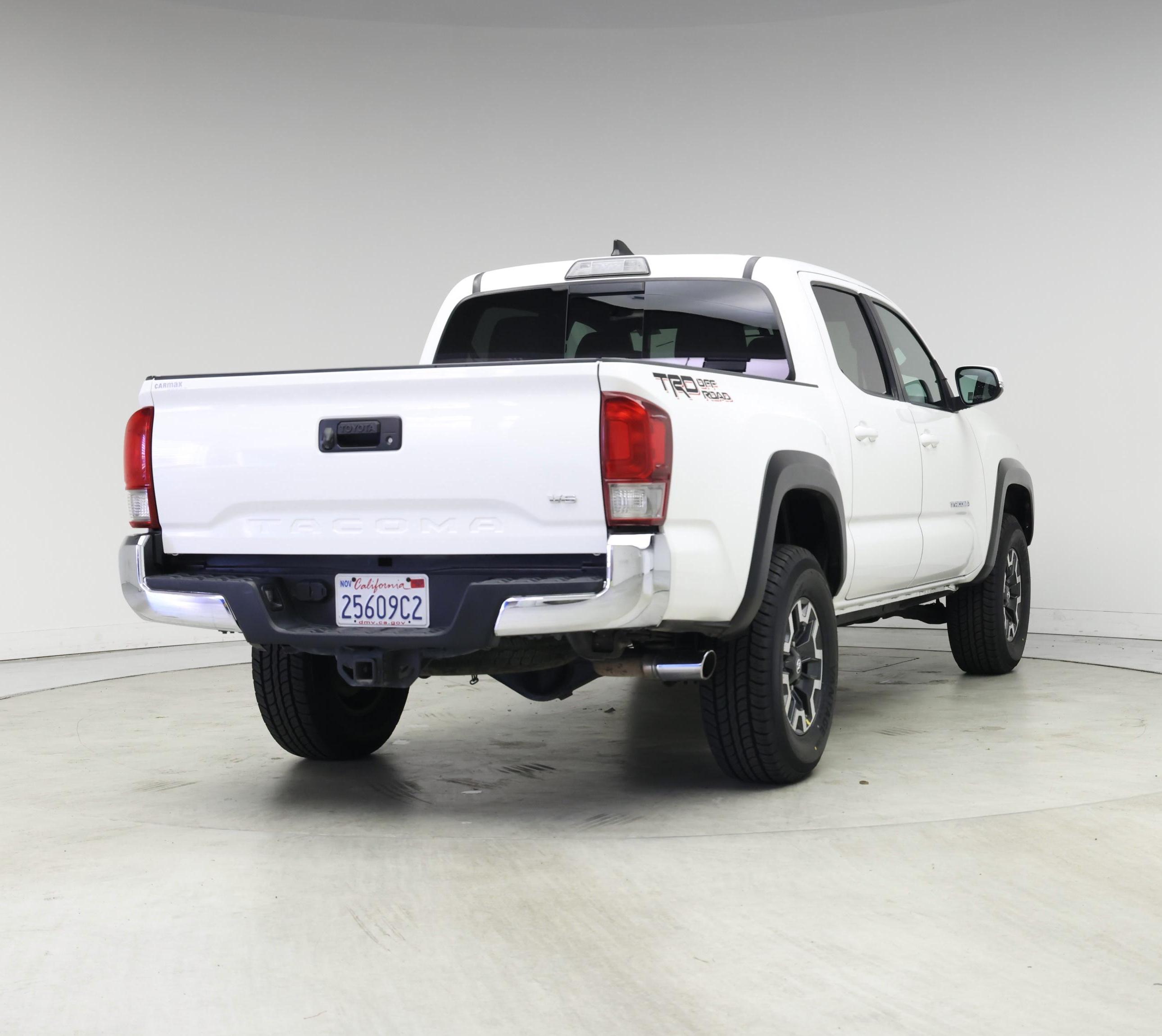 Thumbnail: 2017 Toyota Tacoma - 8