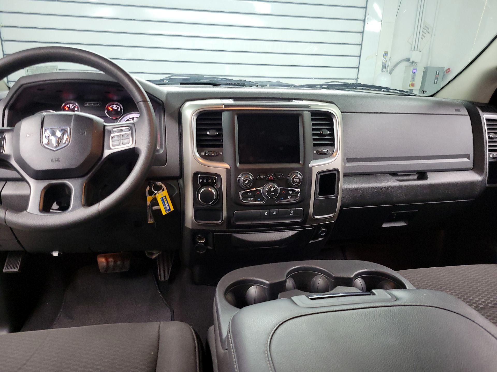 Thumbnail: 2020 RAM 1500 Classic - 9