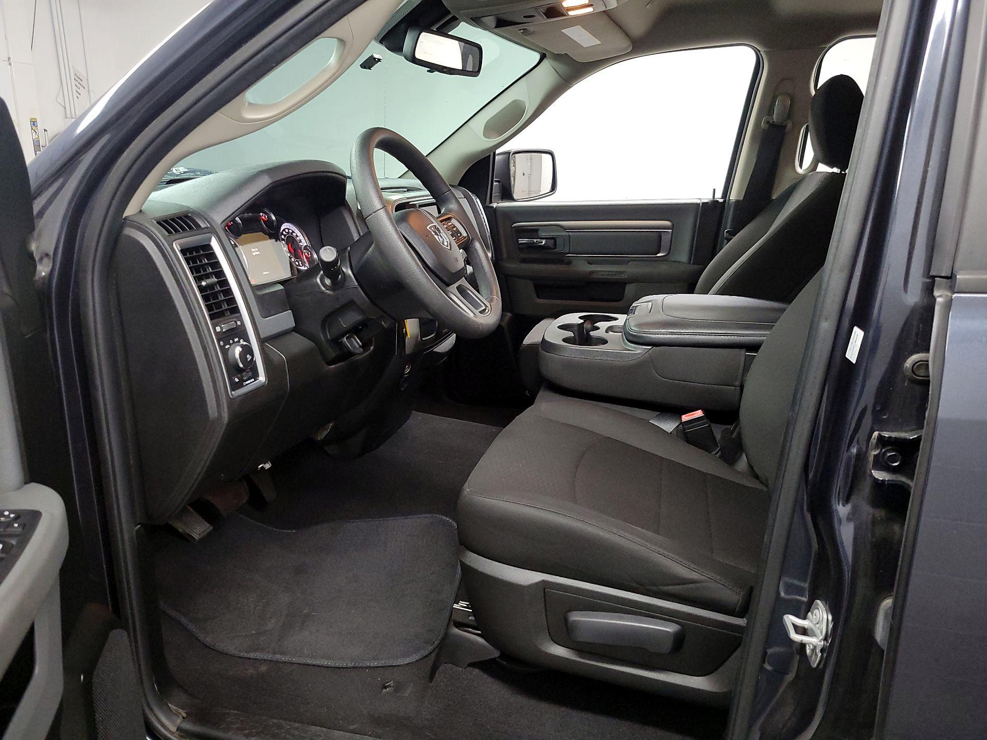 Thumbnail: 2020 RAM 1500 Classic - 11