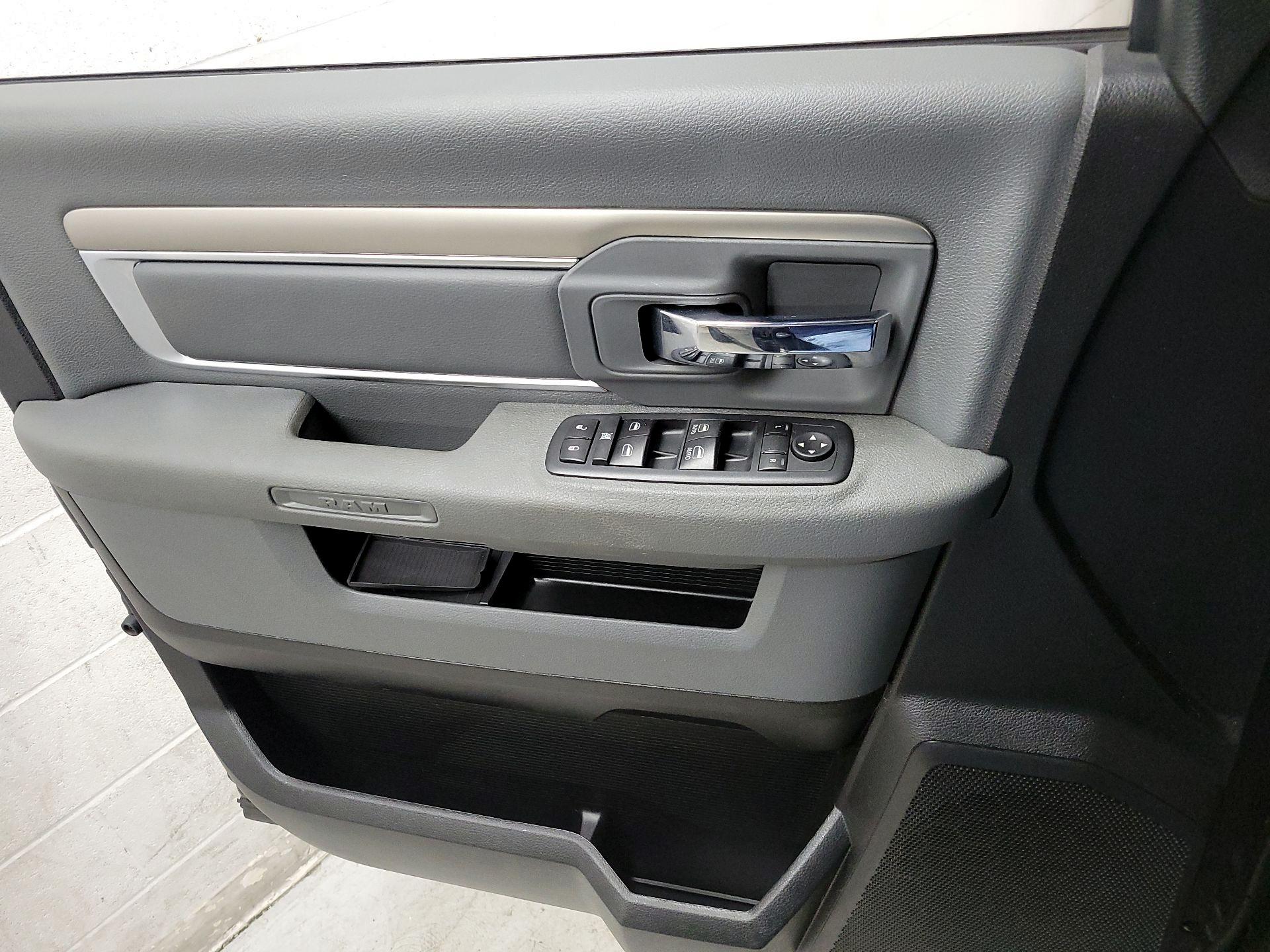 Thumbnail: 2020 RAM 1500 Classic - 12